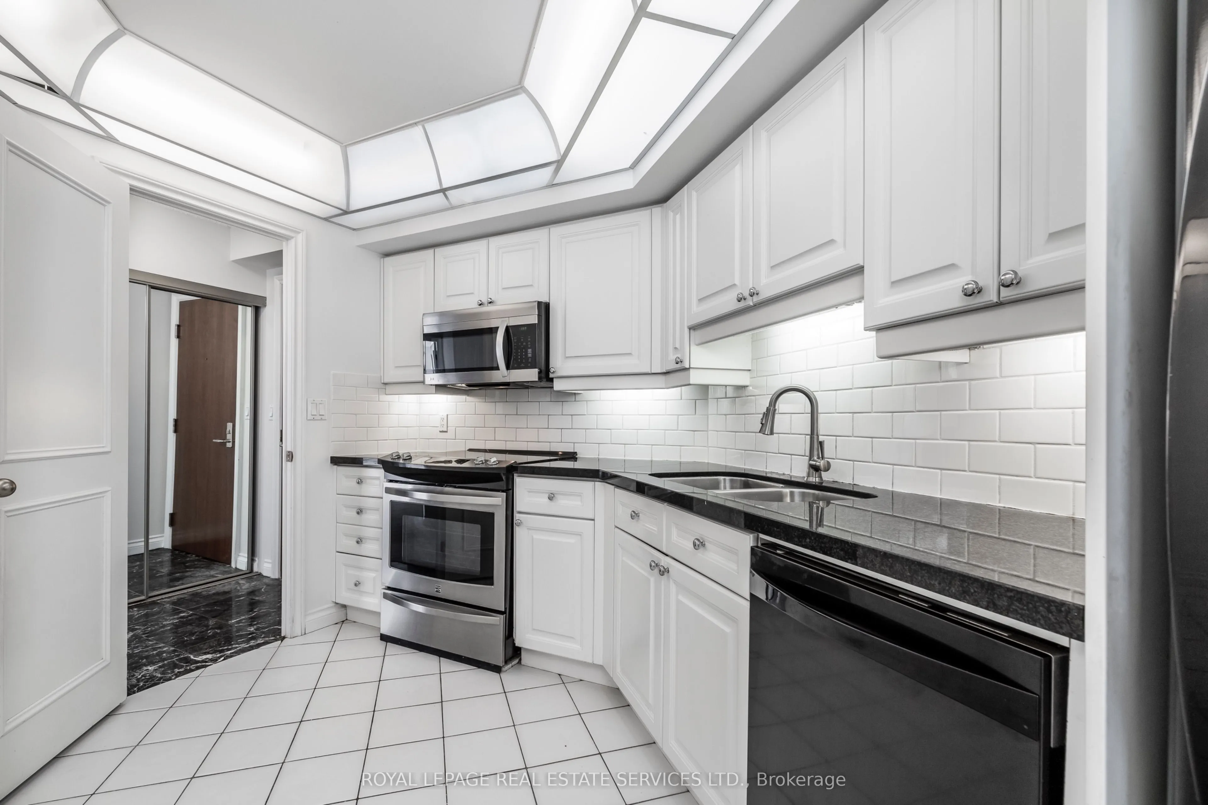 1 Palace Pier Court, #1605
