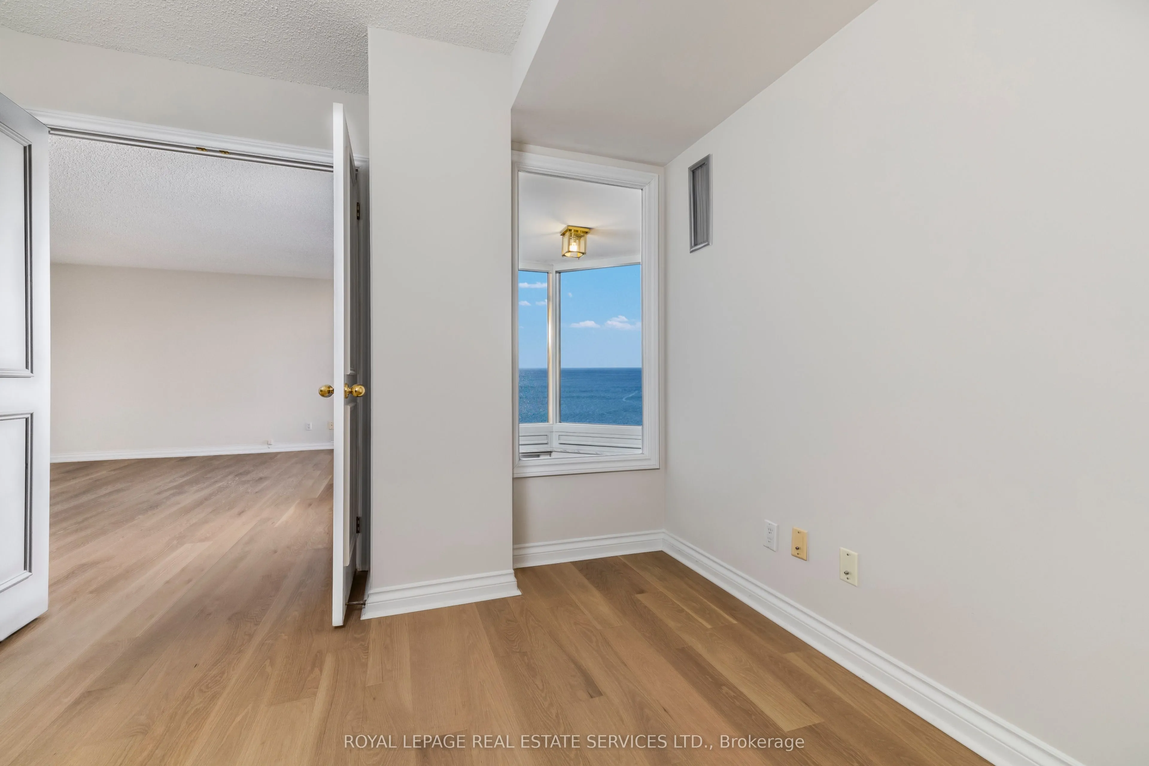 1 Palace Pier Court, #1605