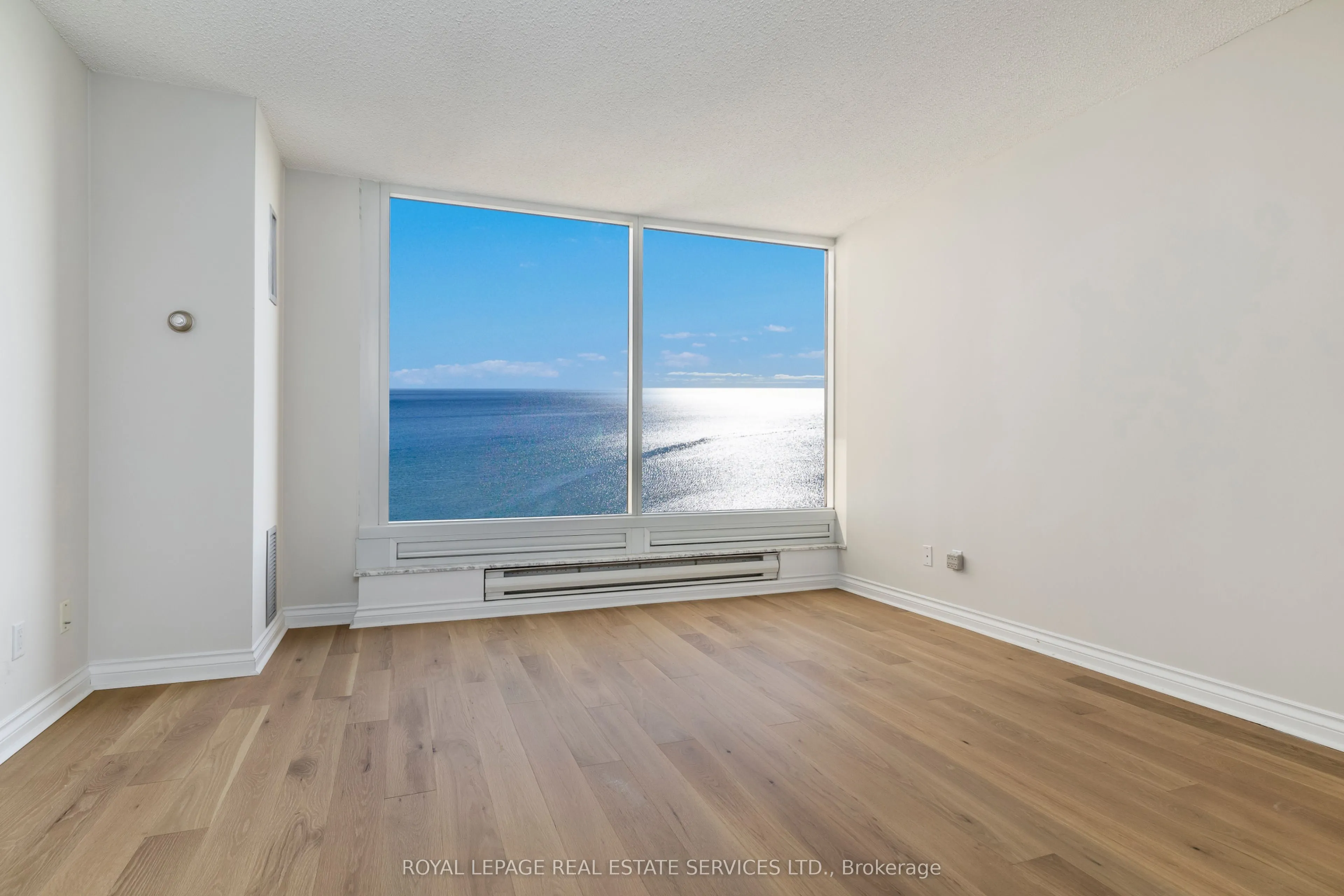 1 Palace Pier Court, #1605