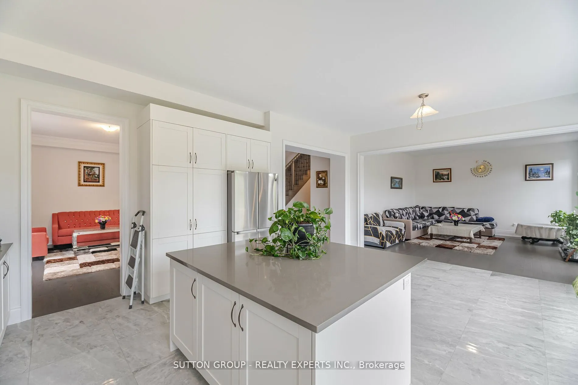 59 Raspberry Ridge Avenue