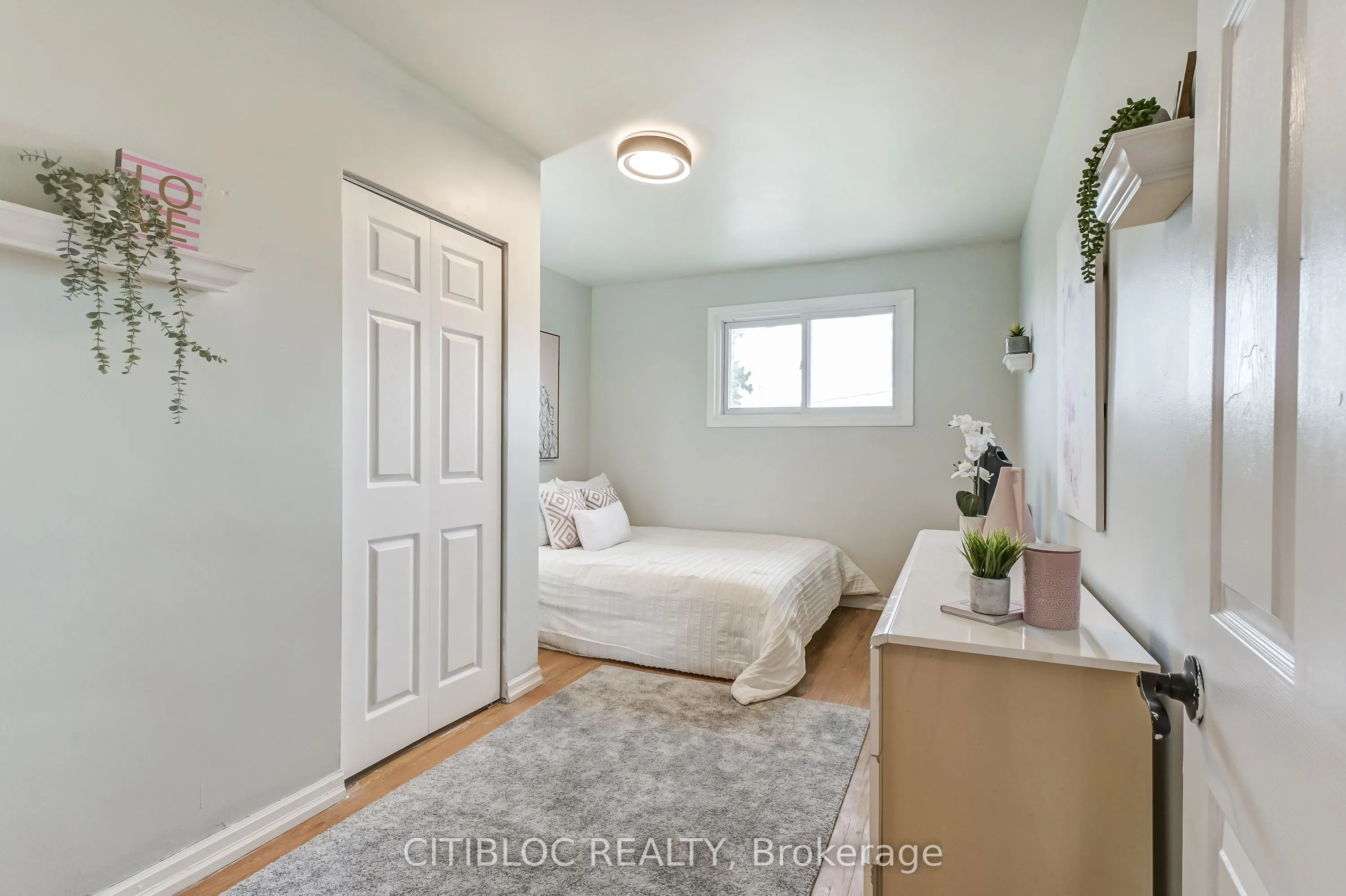 28 Navenby Crescent