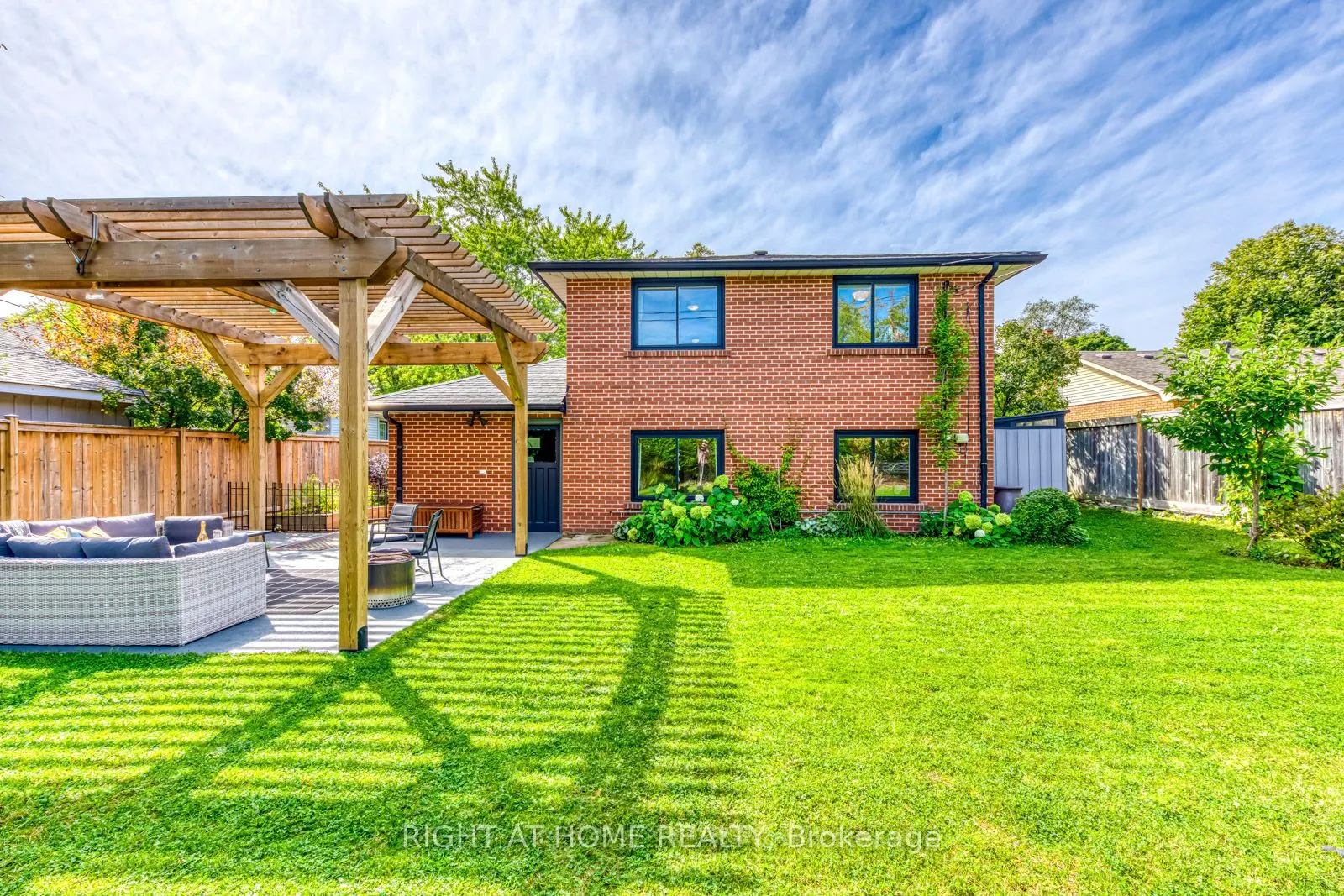1306 Napier Crescent