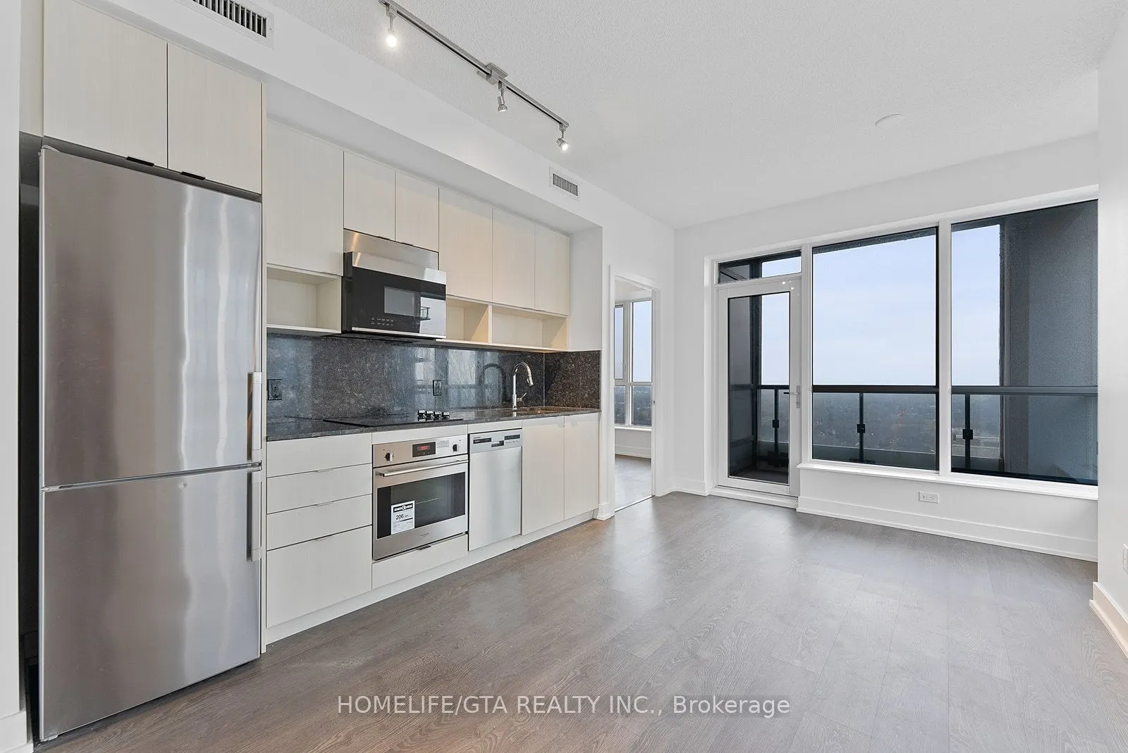 7 Mabelle Avenue, #4004