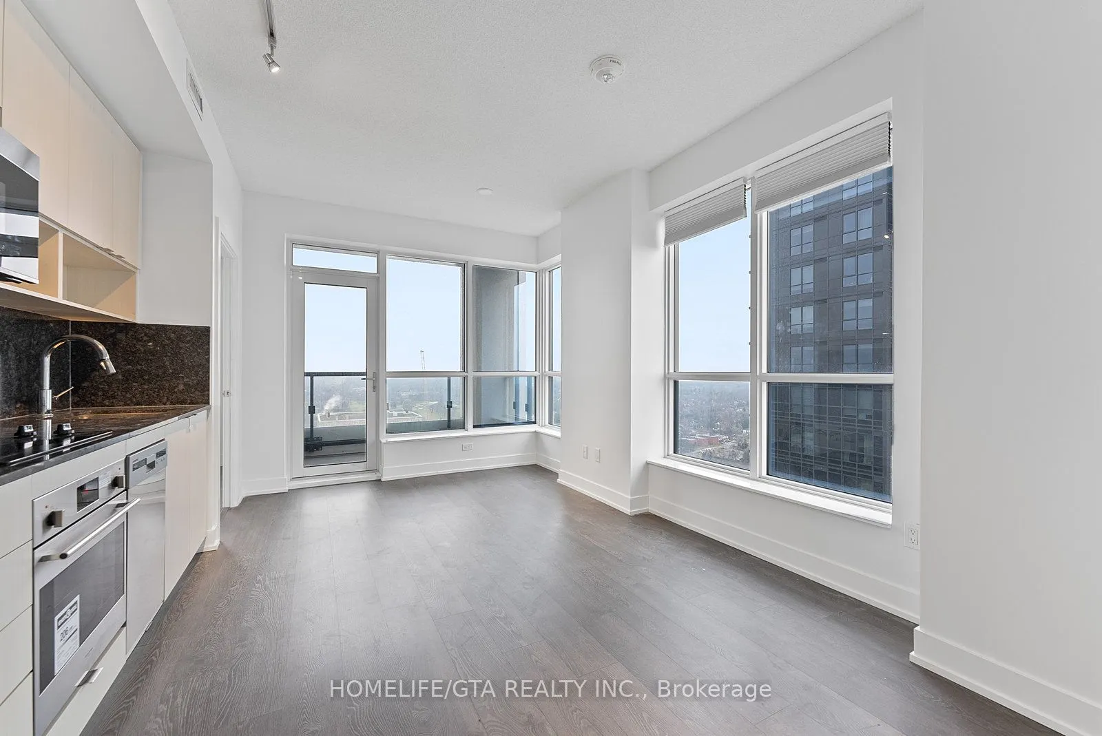 7 Mabelle Avenue, #4004