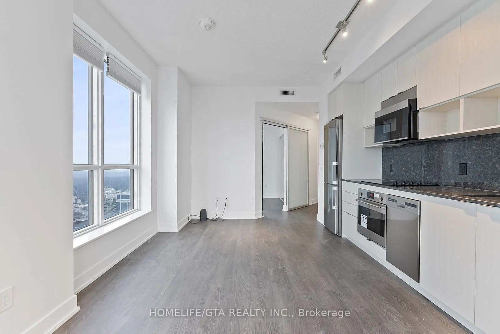 7 Mabelle Avenue, #4004