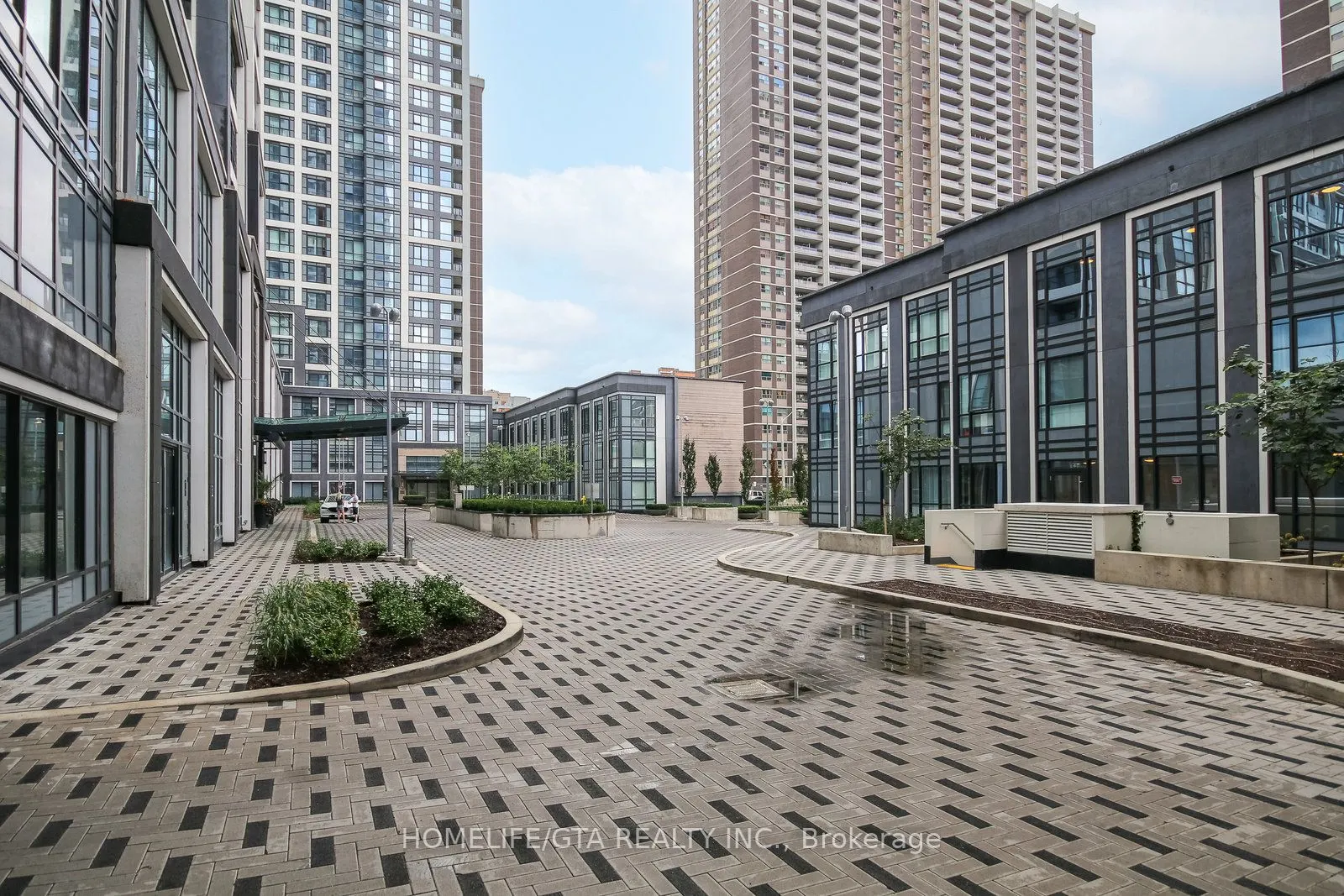 7 Mabelle Avenue, #4004