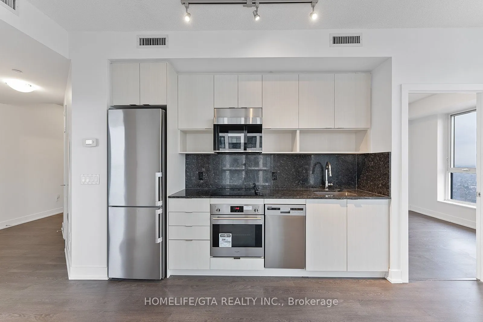 7 Mabelle Avenue, #4004