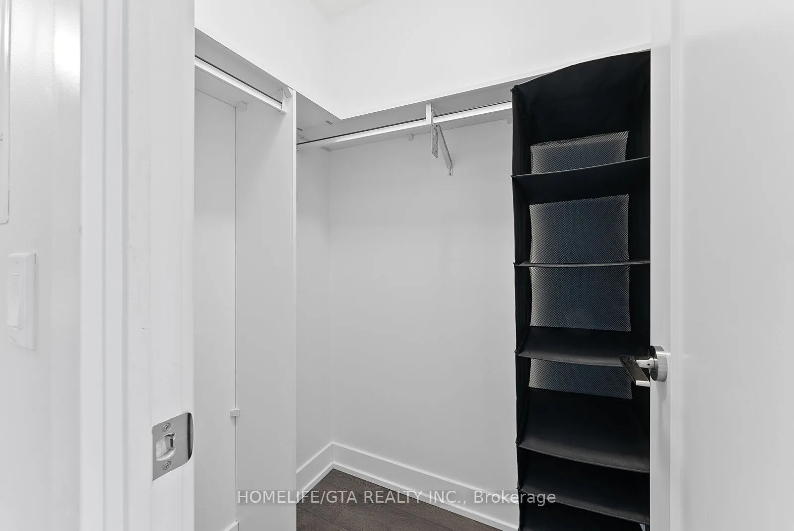 7 Mabelle Avenue, #4004