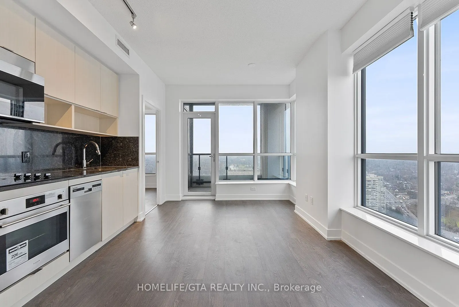 7 Mabelle Avenue, #4004