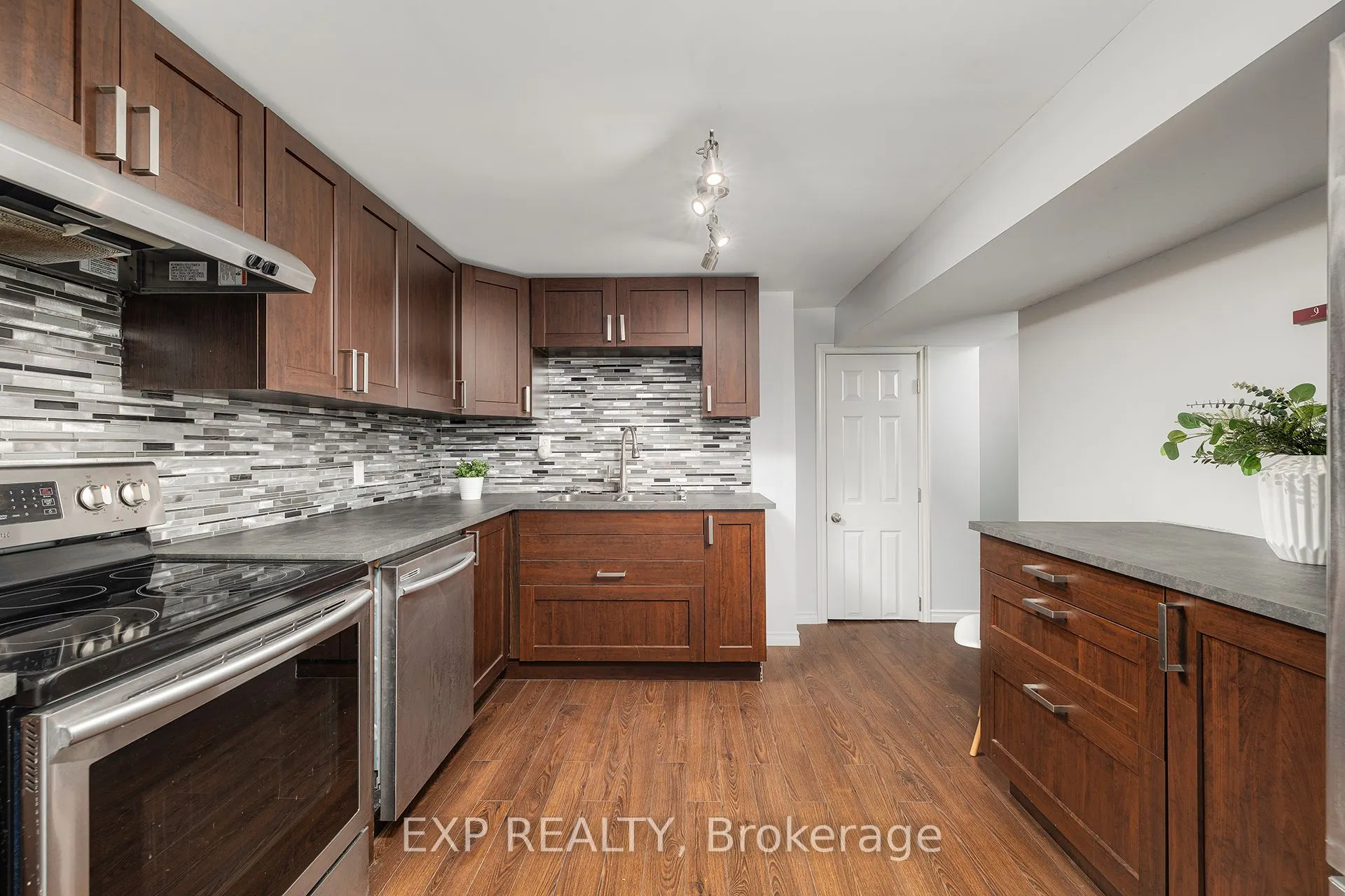 95 Avonmore Crescent