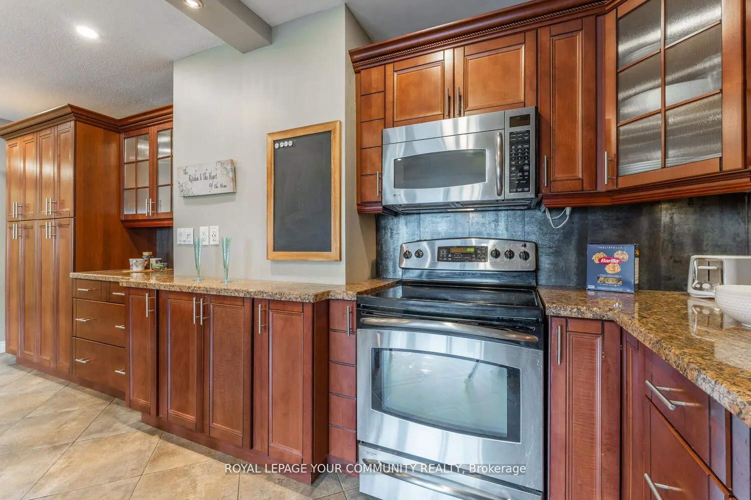 15 Elizabeth Street N #704