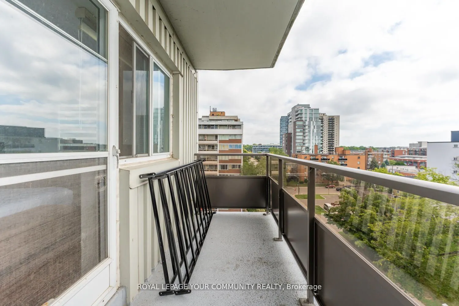 15 Elizabeth Street N #704