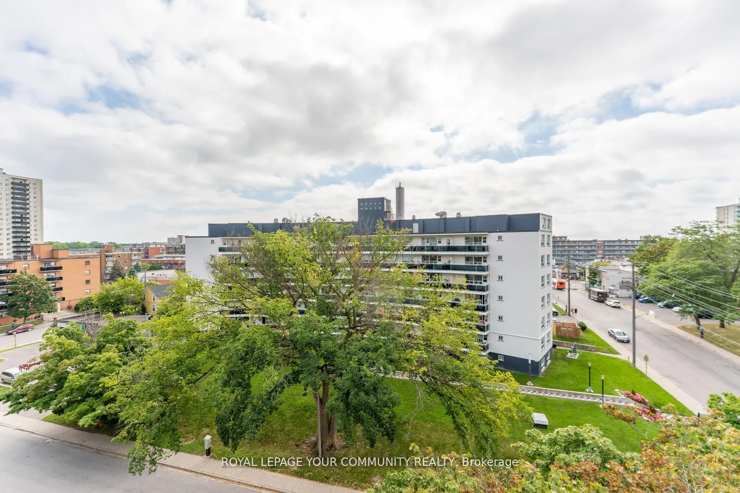 15 Elizabeth Street N #704