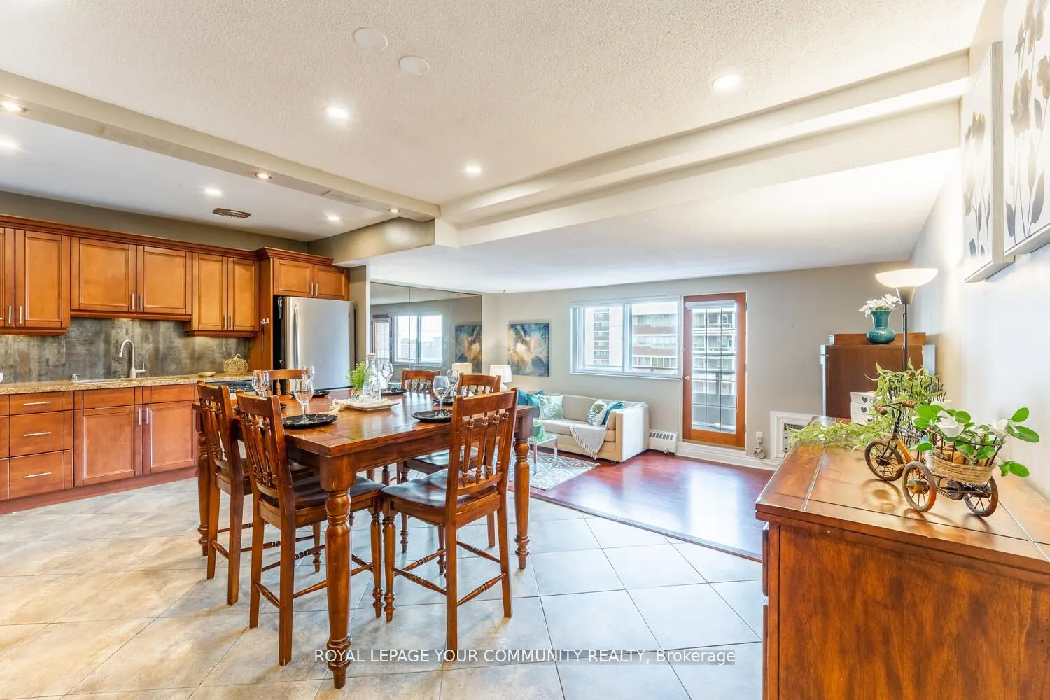15 Elizabeth Street N #704