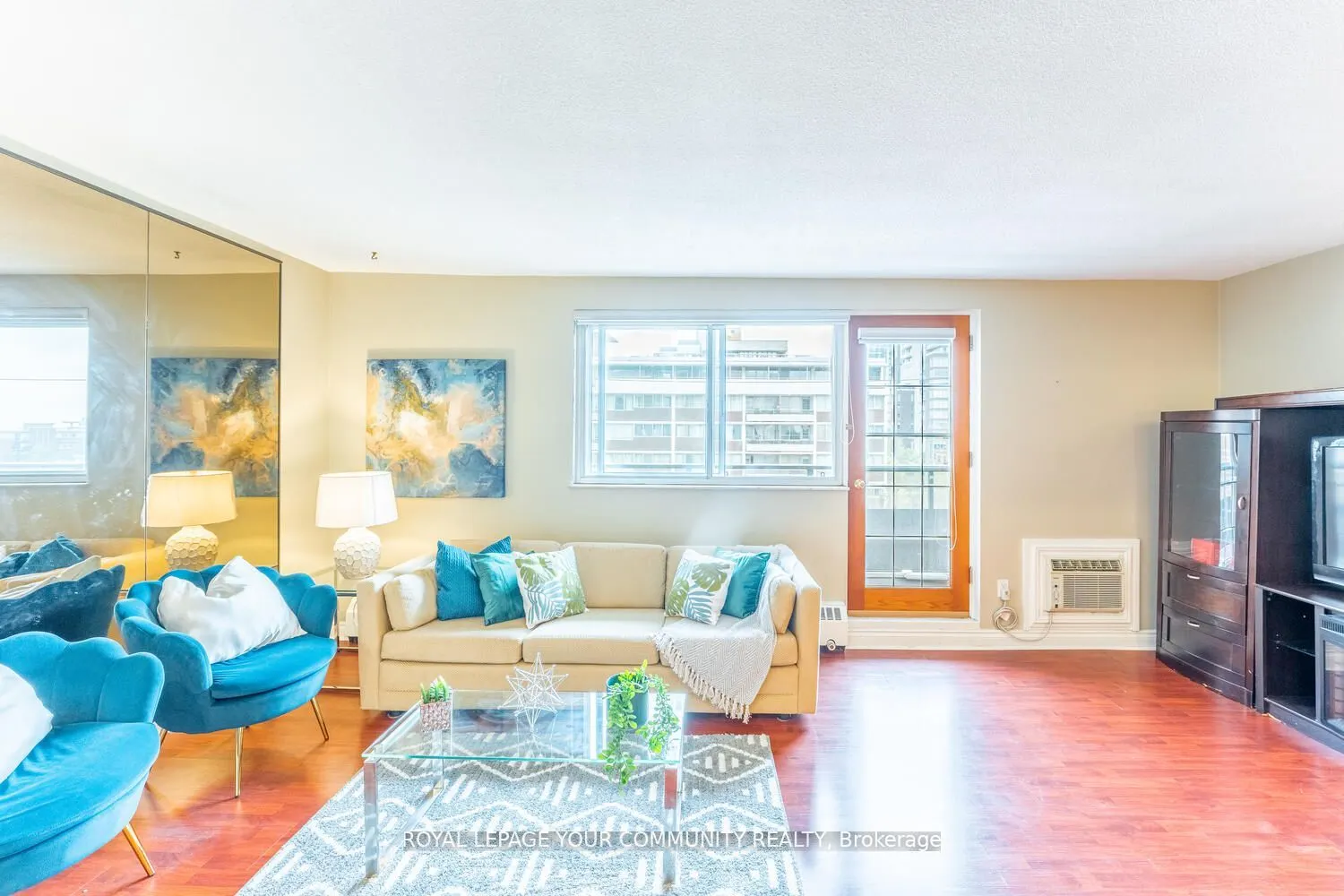 15 Elizabeth Street N #704