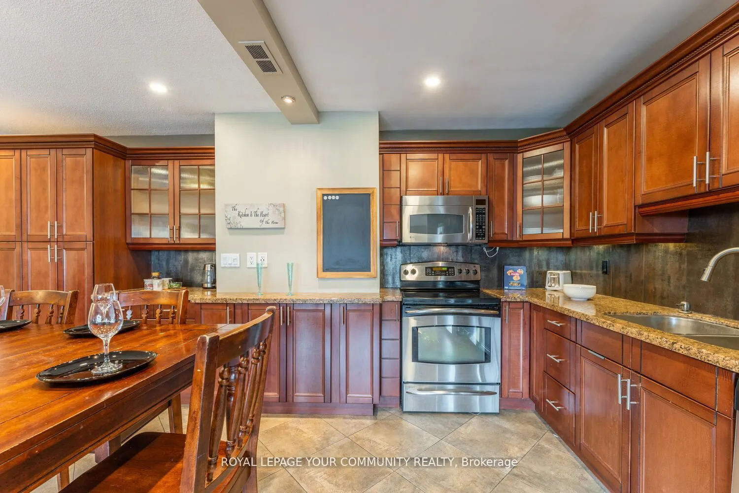 15 Elizabeth Street N #704