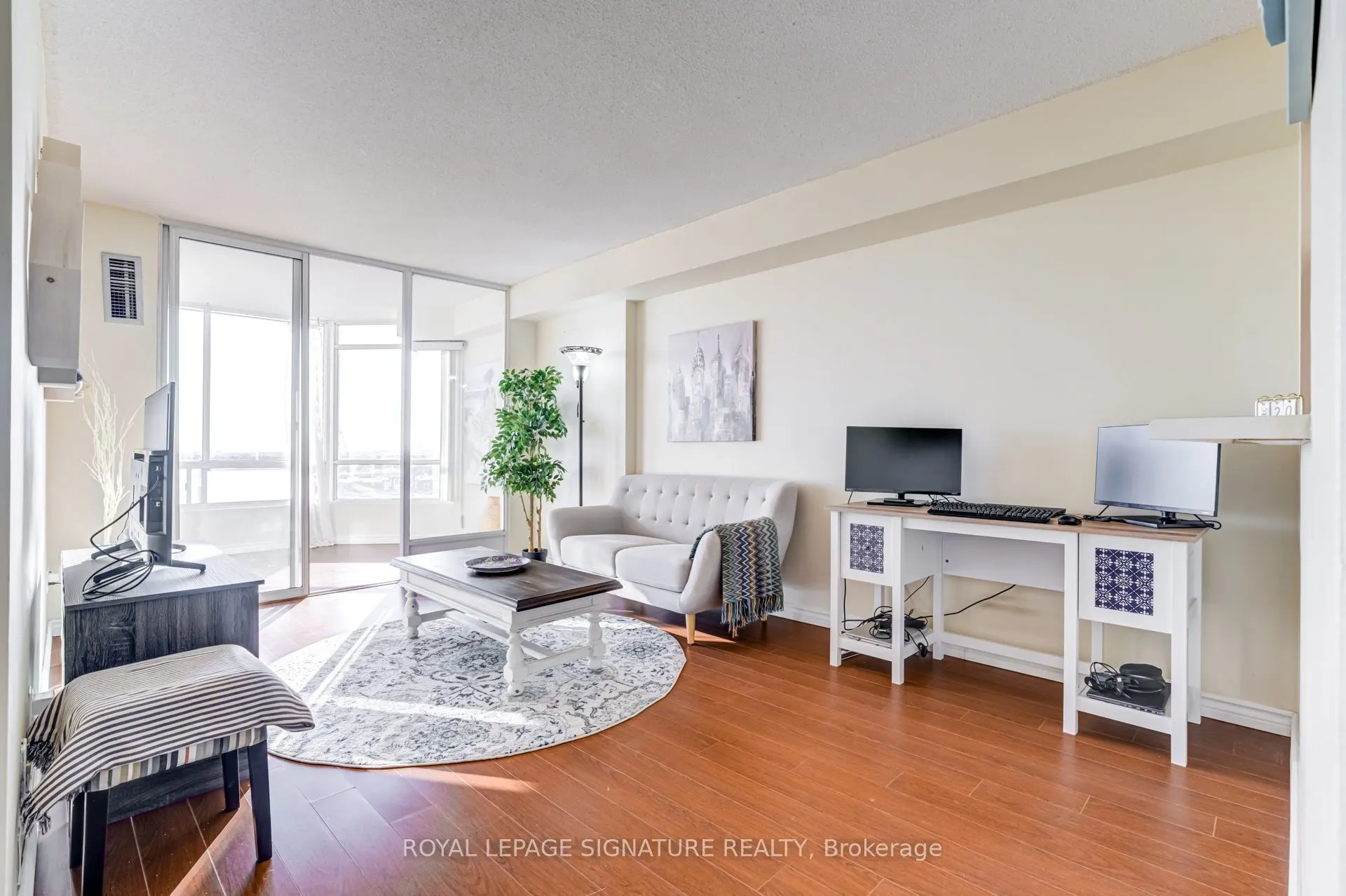 26 Hanover Road, #904
