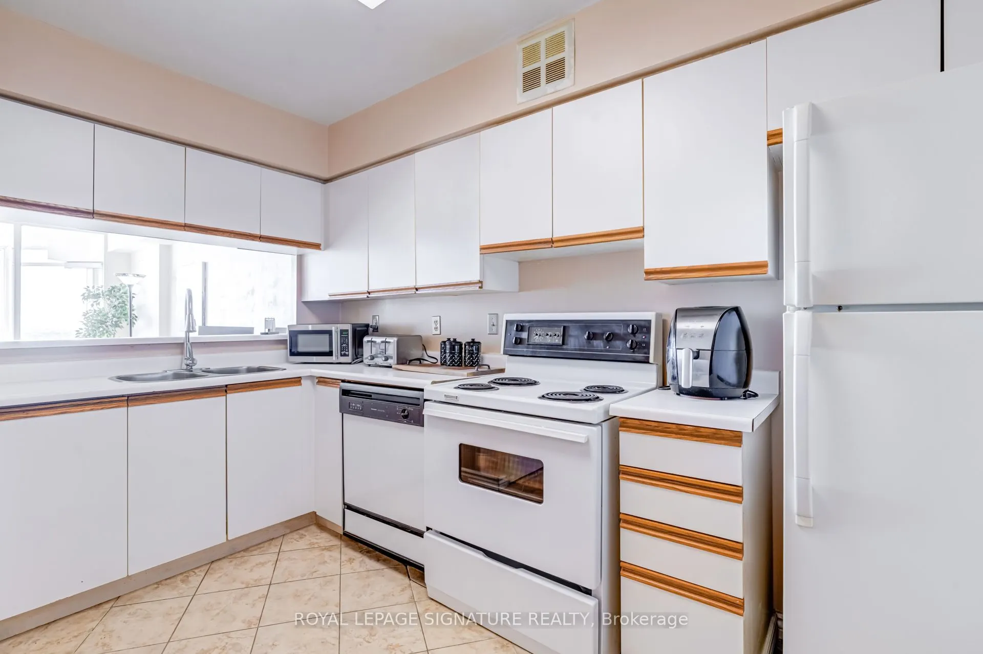 26 Hanover Road, #904