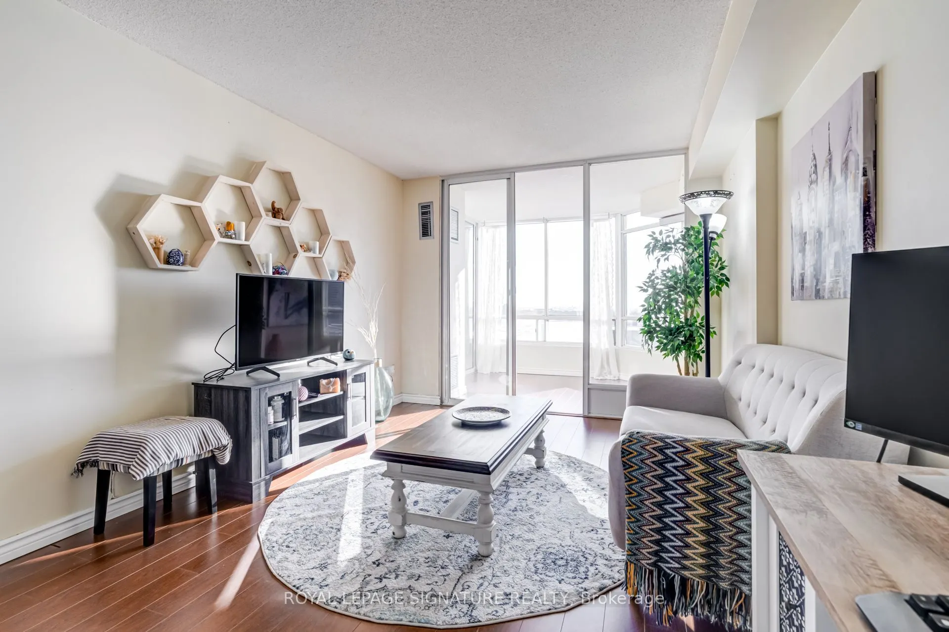 26 Hanover Road, #904