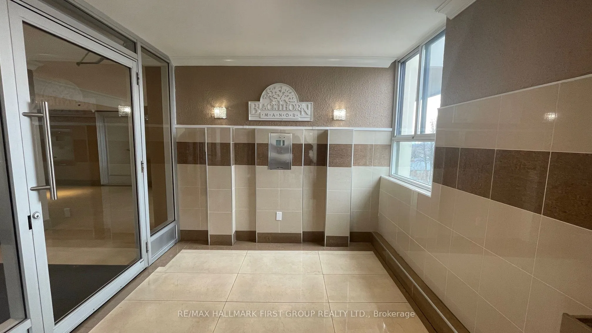 541 Blackthorn Avenue, #1109