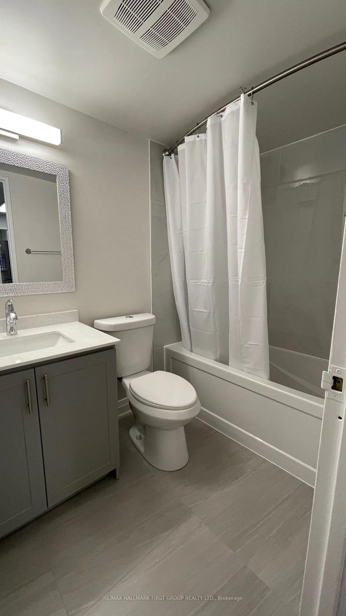 541 Blackthorn Avenue, #1109