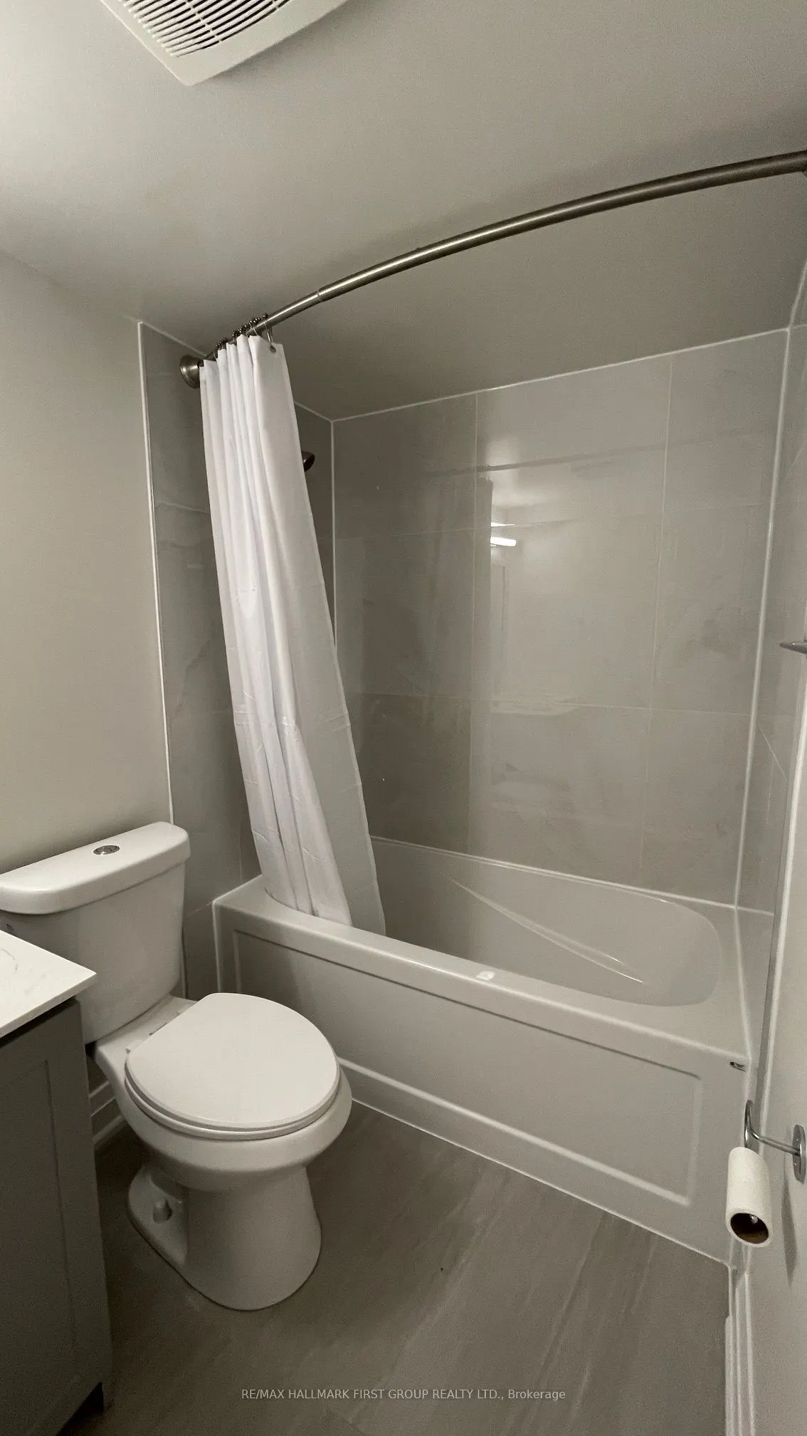 541 Blackthorn Avenue, #1109