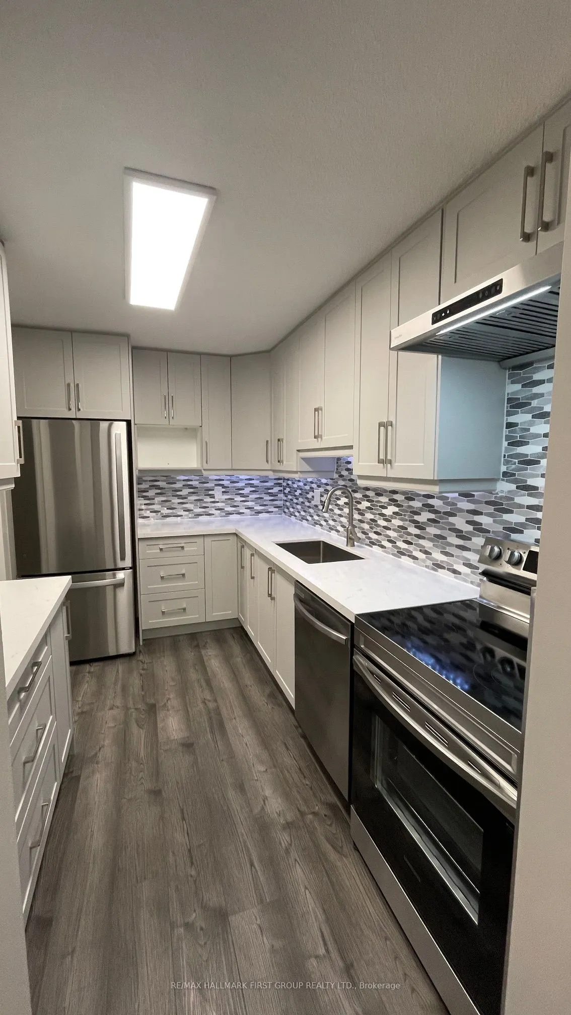541 Blackthorn Avenue, #1109