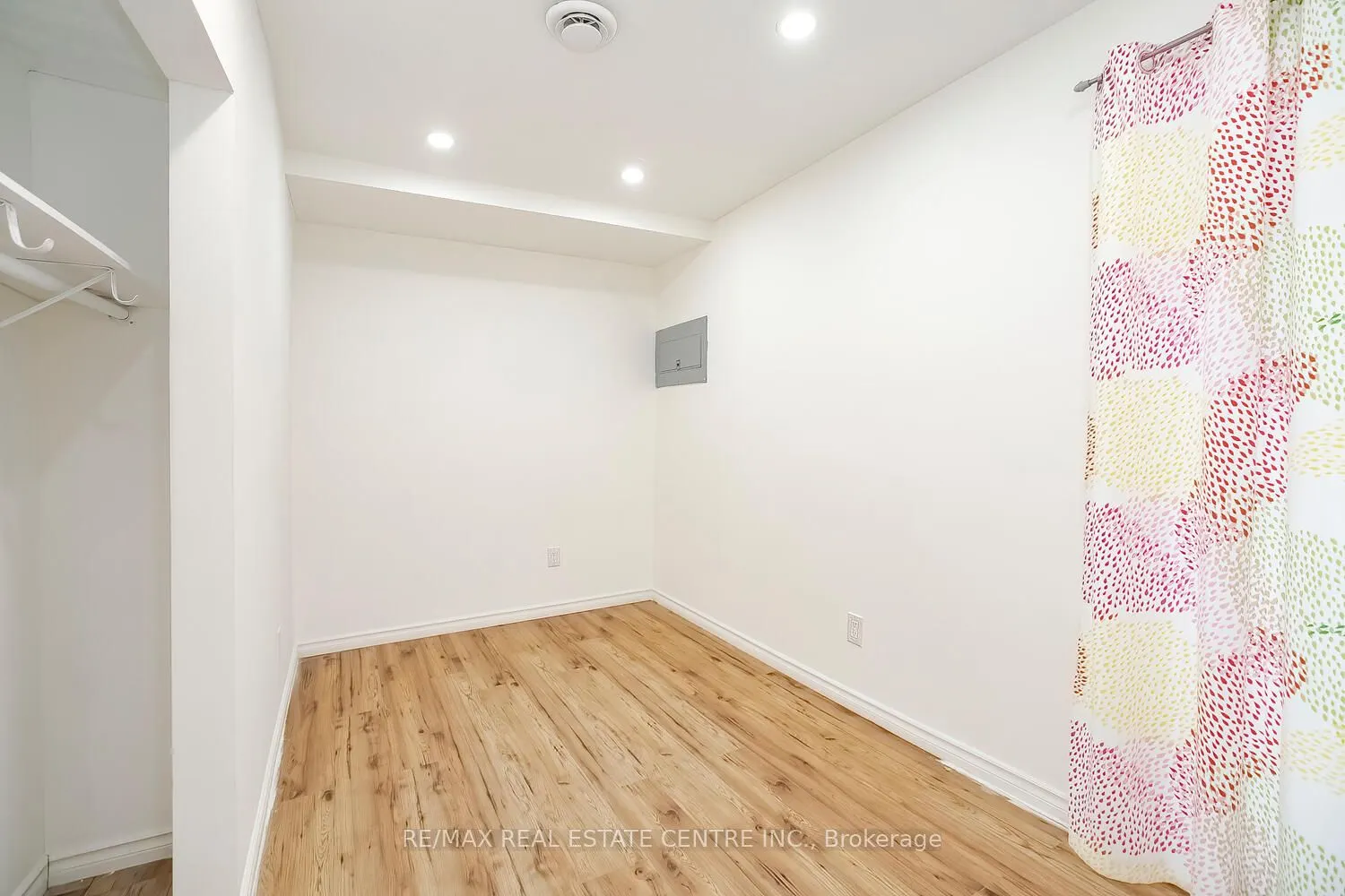 52 Carleton Place, #52