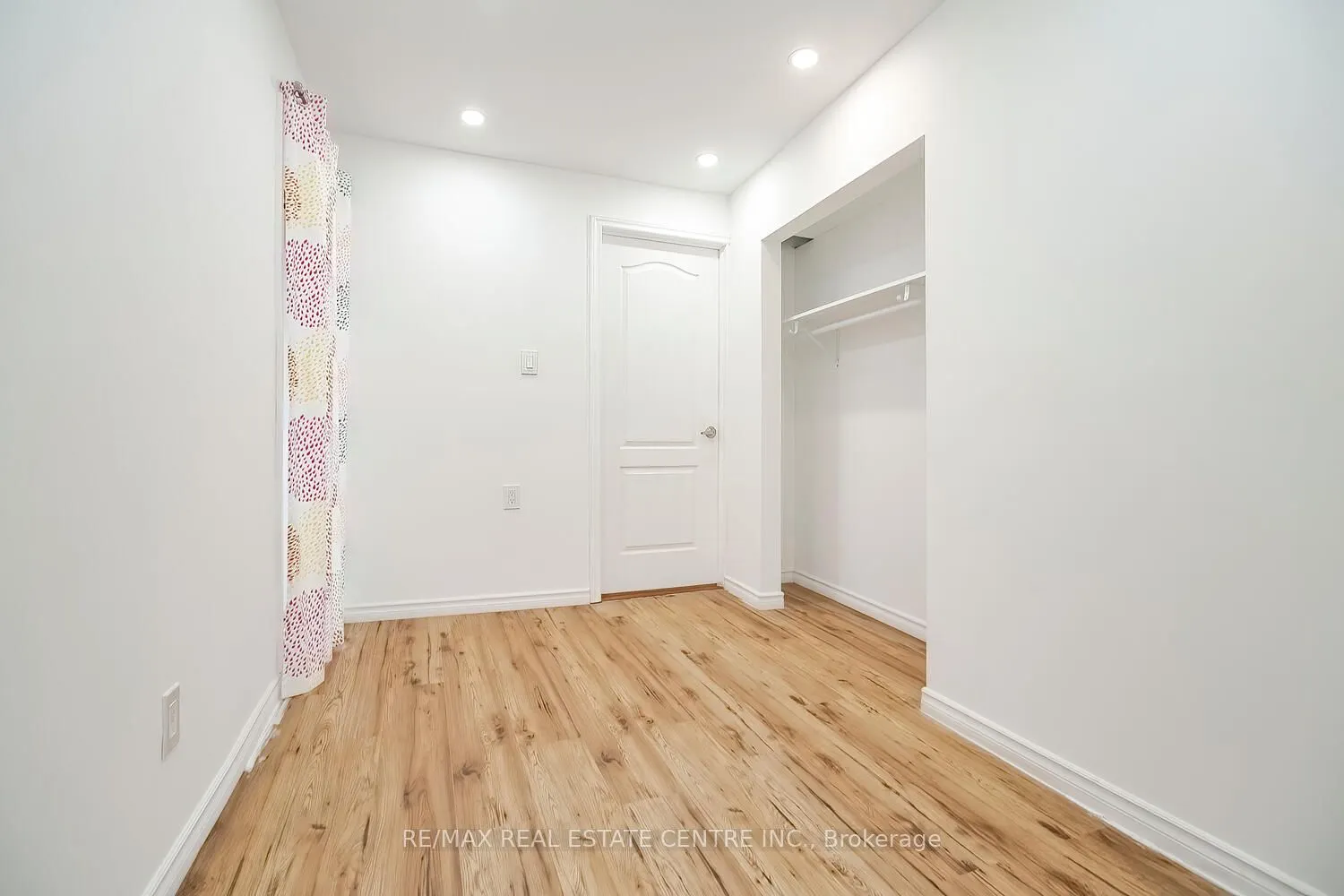 52 Carleton Place, #52