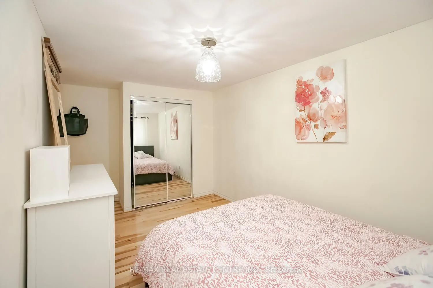 52 Carleton Place, #52