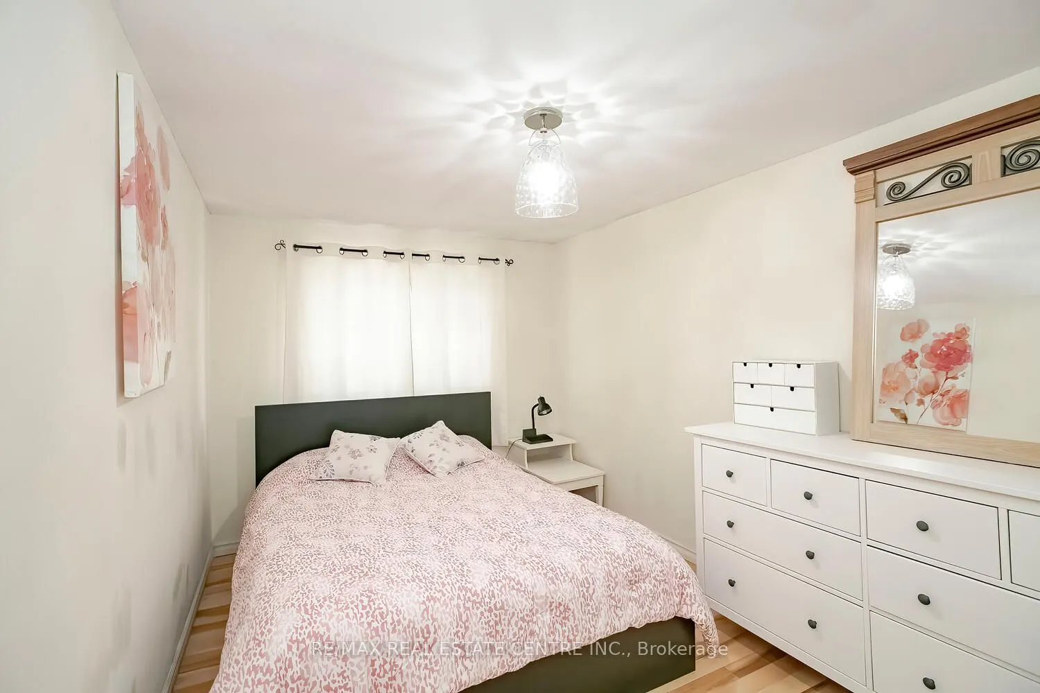 52 Carleton Place, #52
