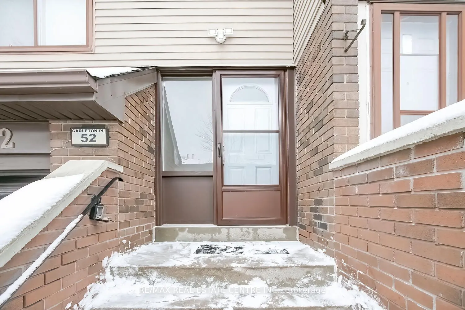 52 Carleton Place, #52