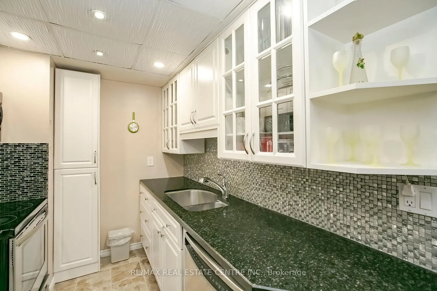 52 Carleton Place, #52