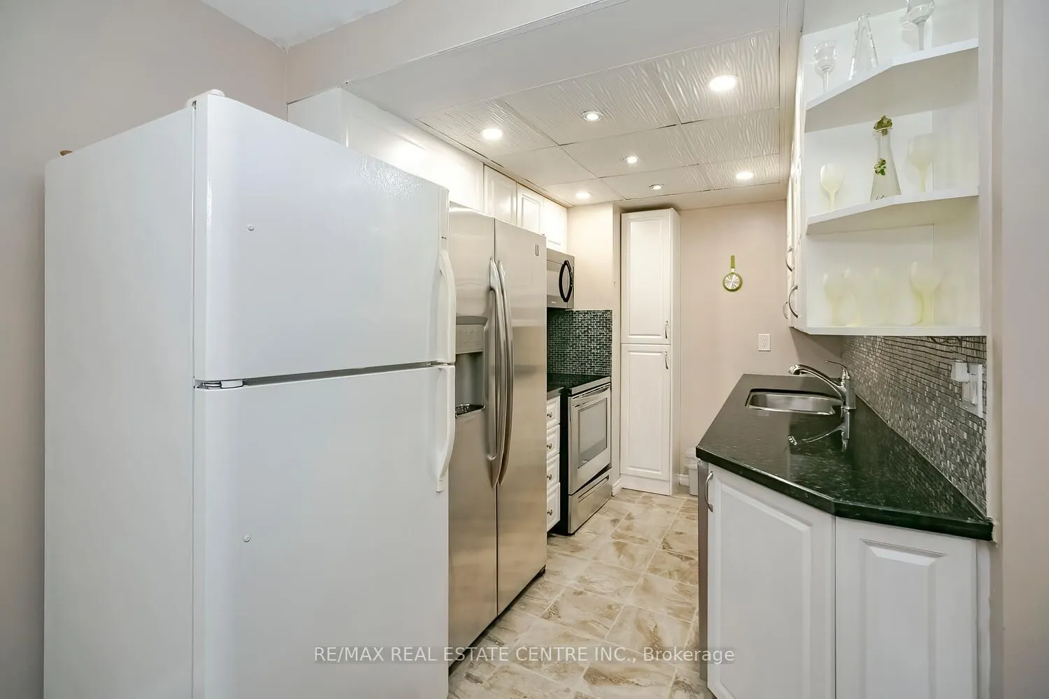 52 Carleton Place, #52