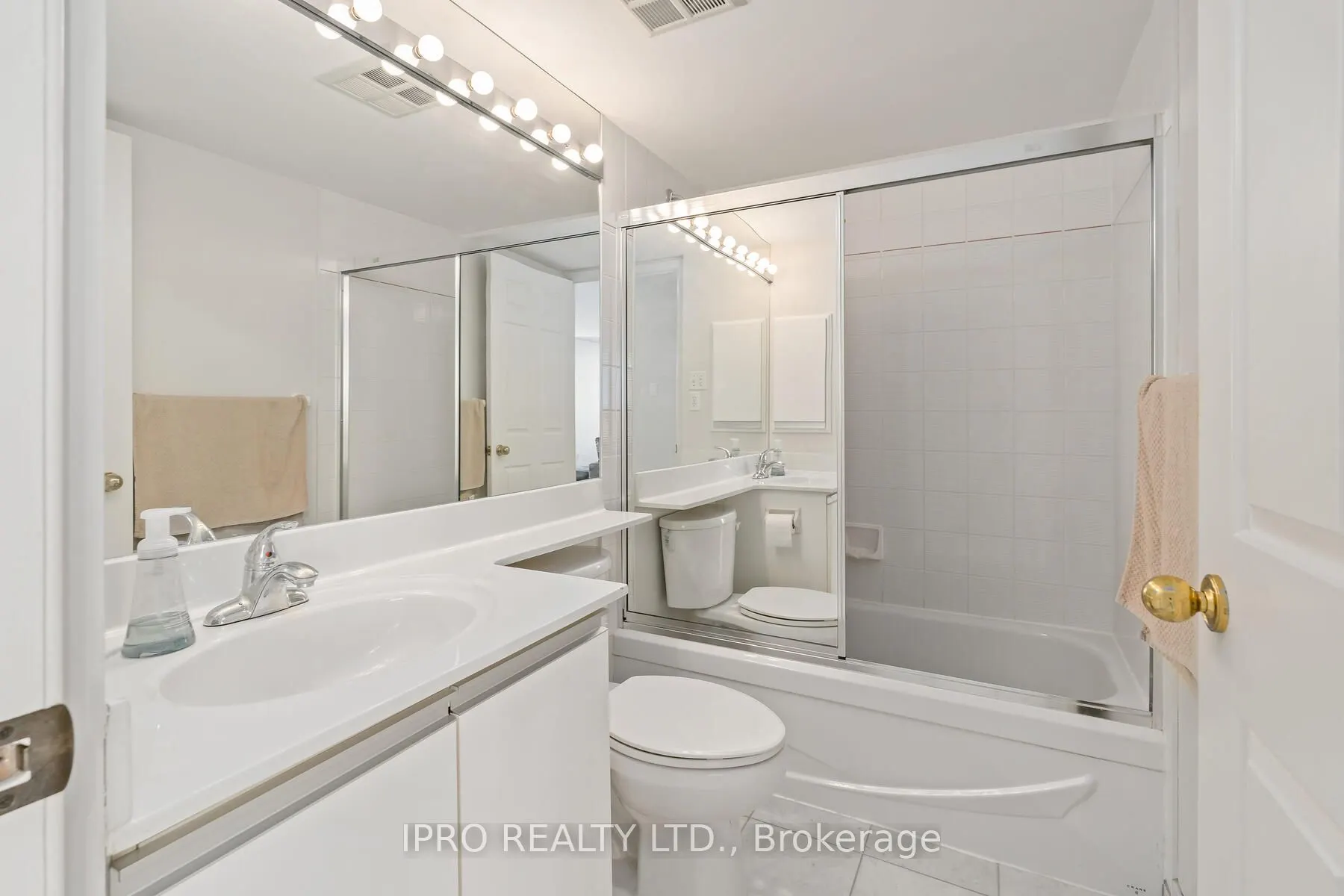 22 Hanover Road, #909