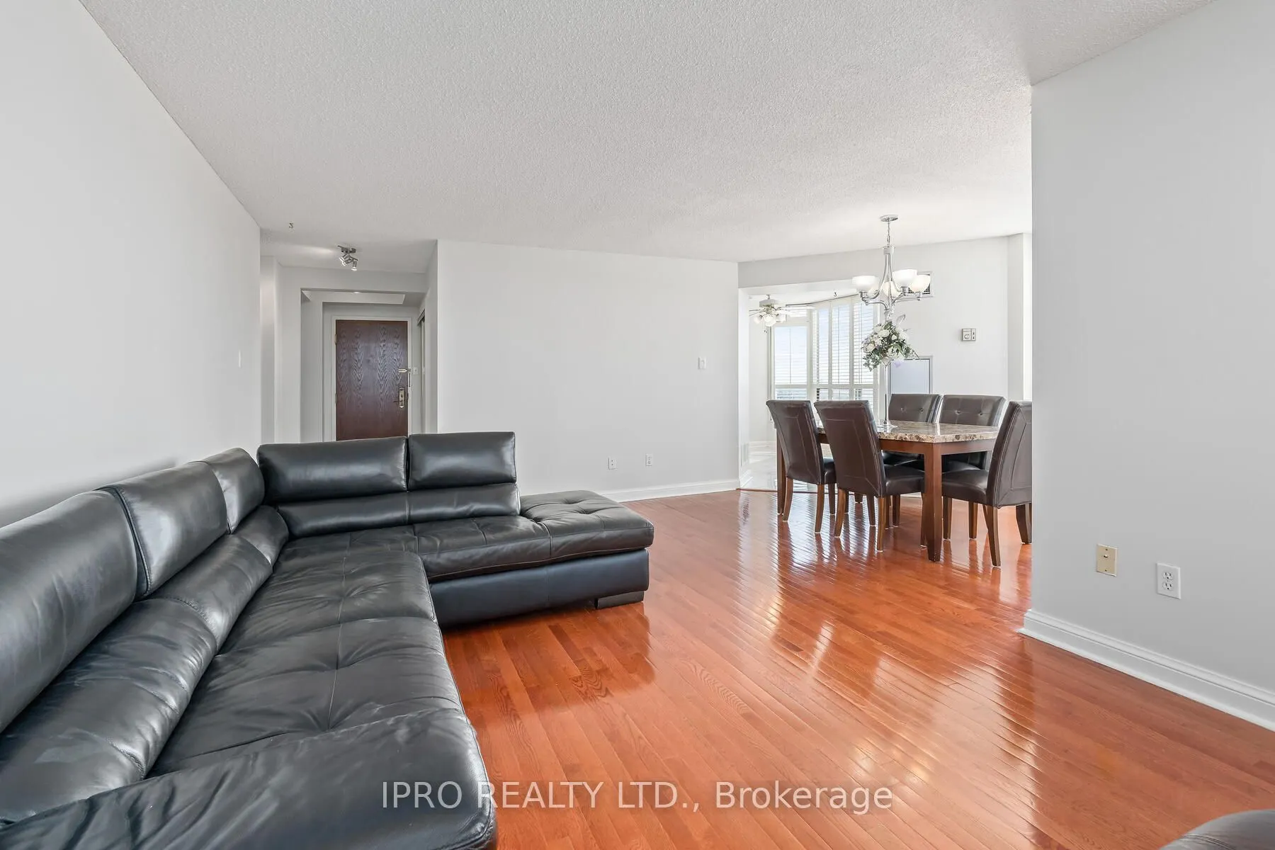 22 Hanover Road, #909