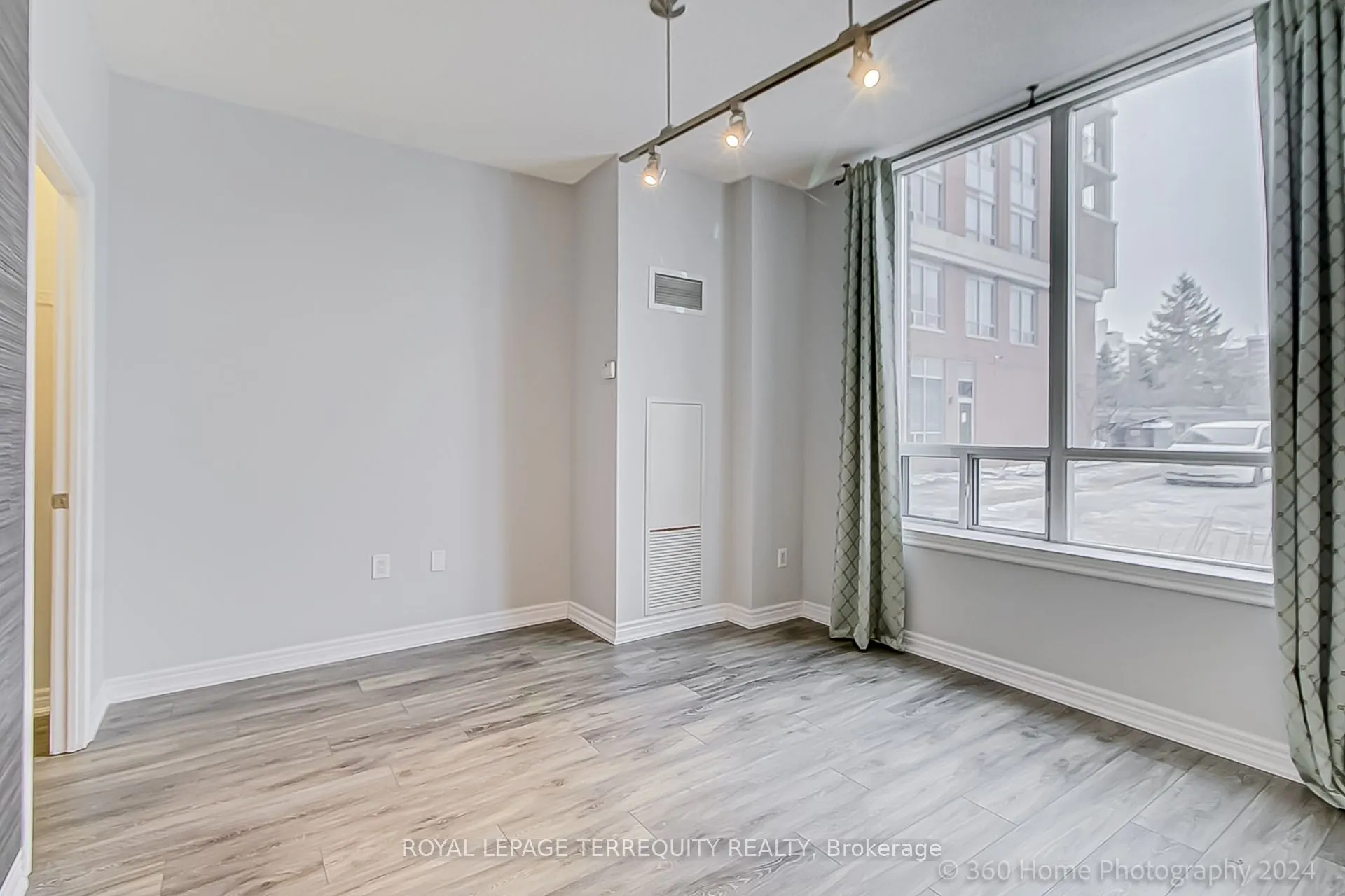2772 Keele Street, #101