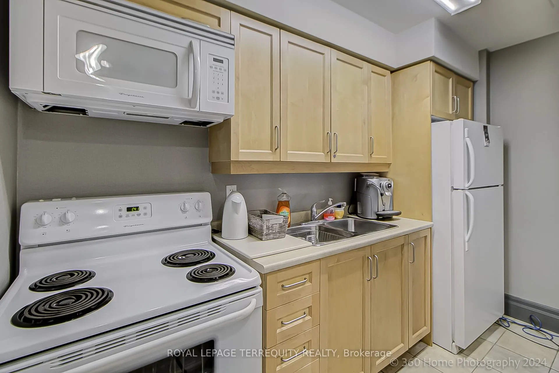 2772 Keele Street, #101