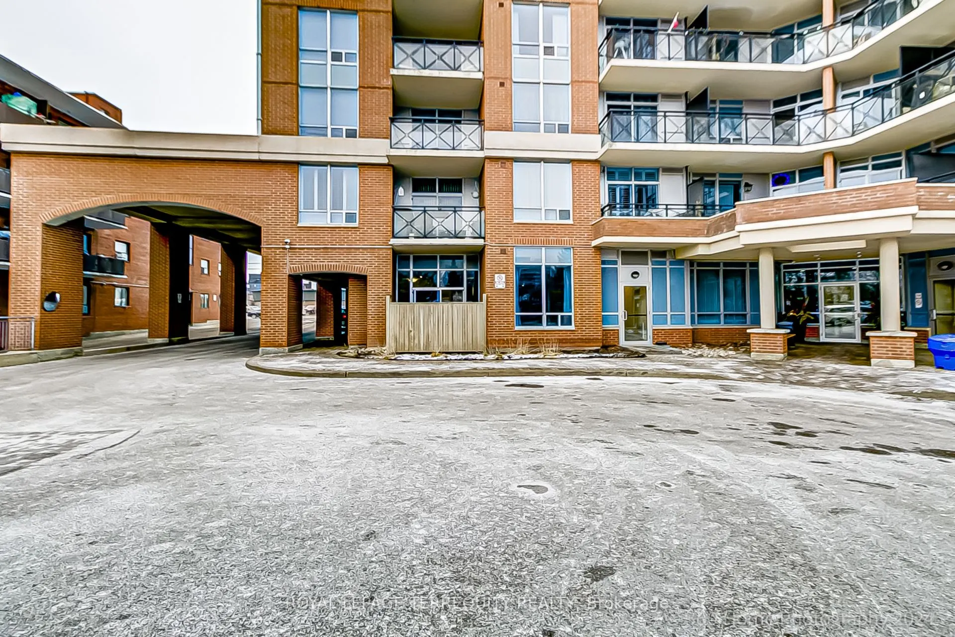 2772 Keele Street, #101