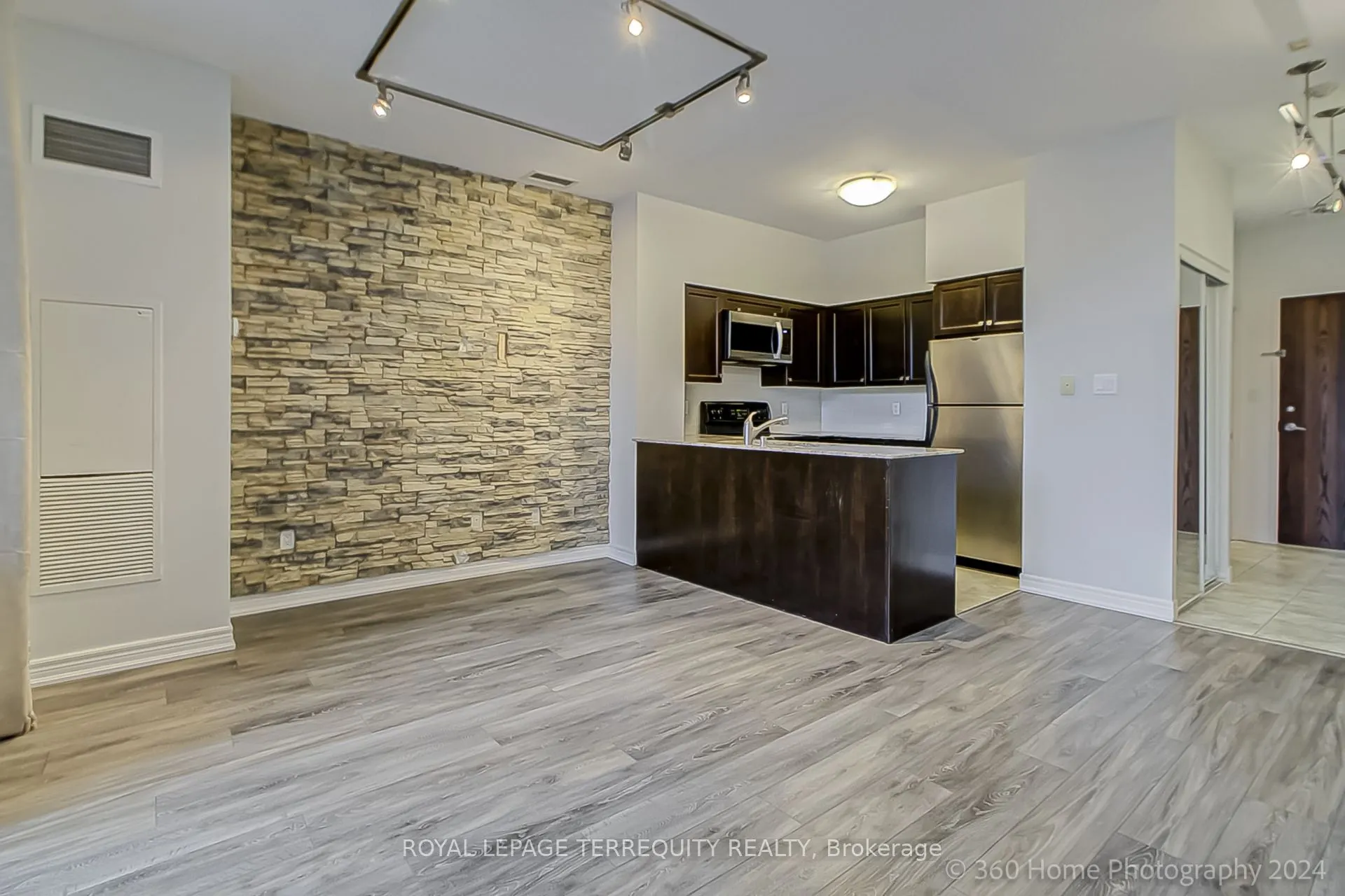 2772 Keele Street, #101