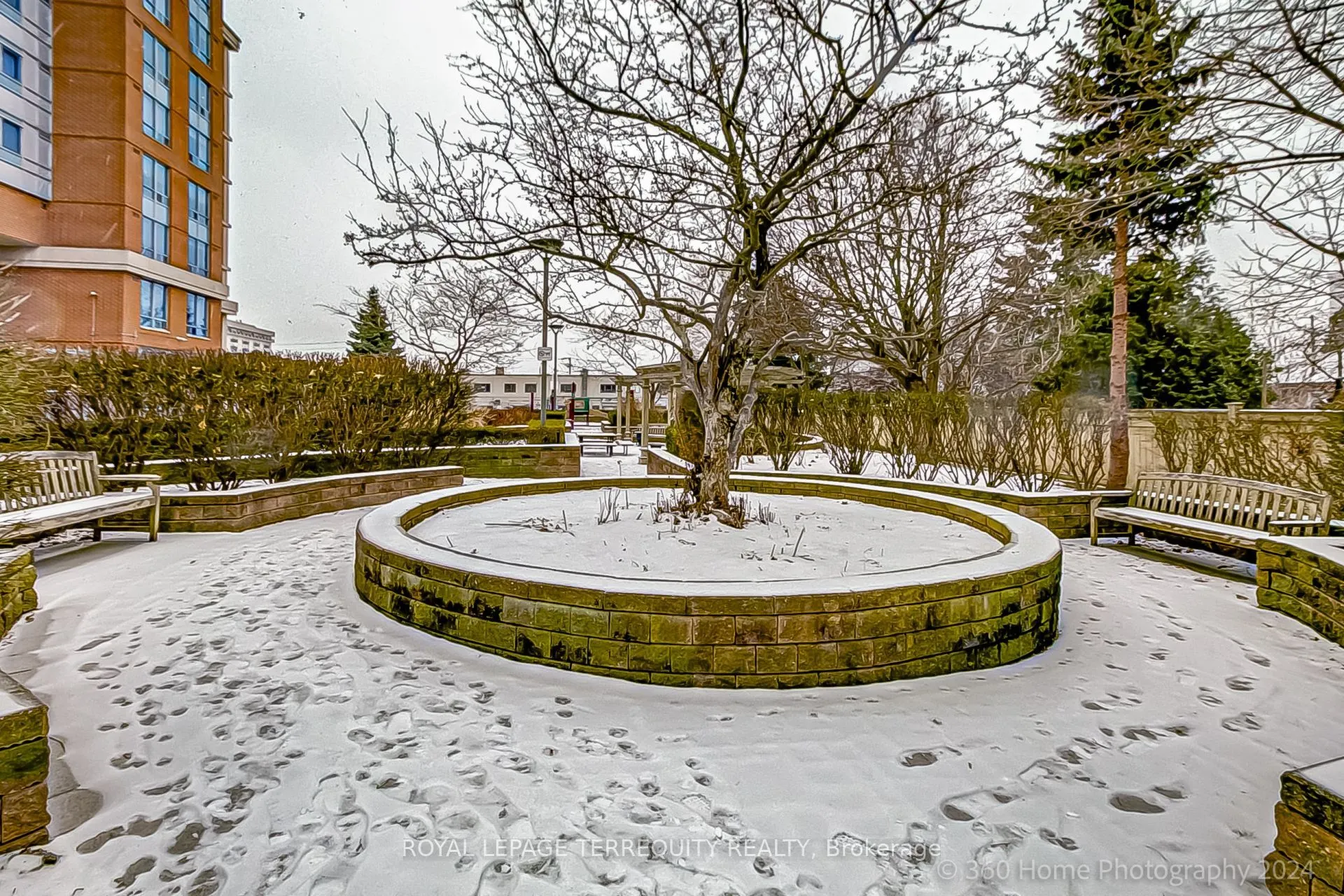 2772 Keele Street, #101