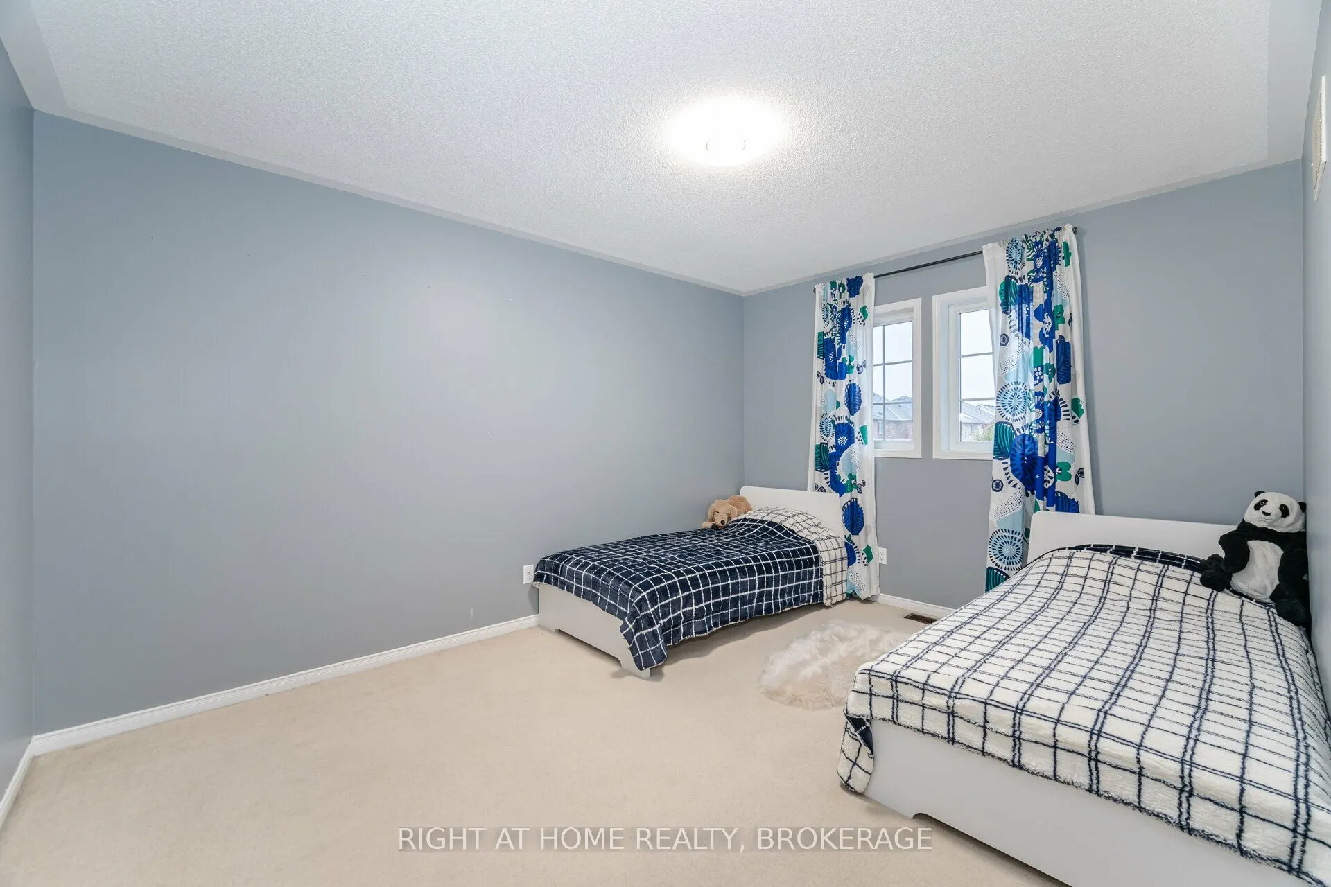 1190 Fox Crescent