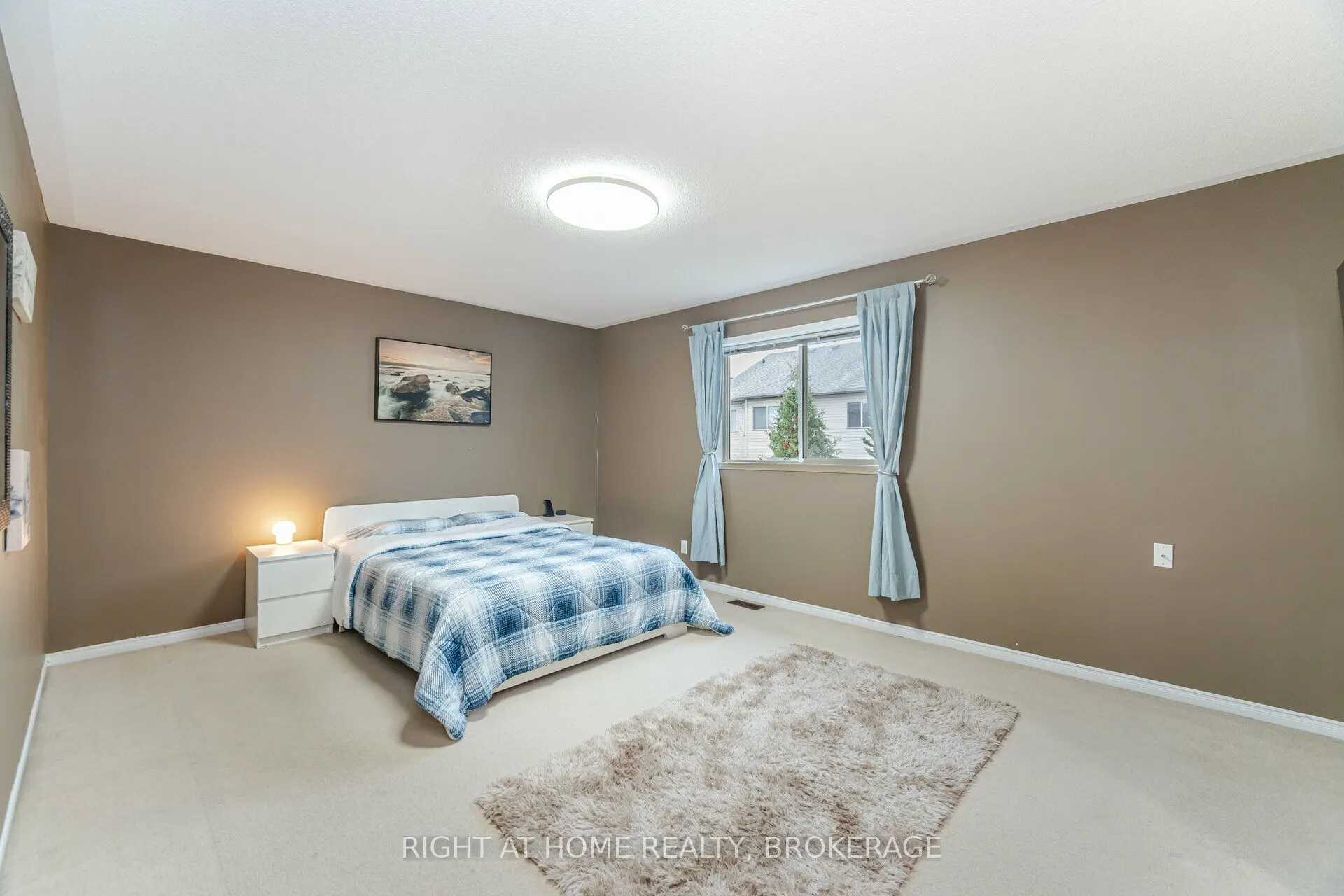1190 Fox Crescent