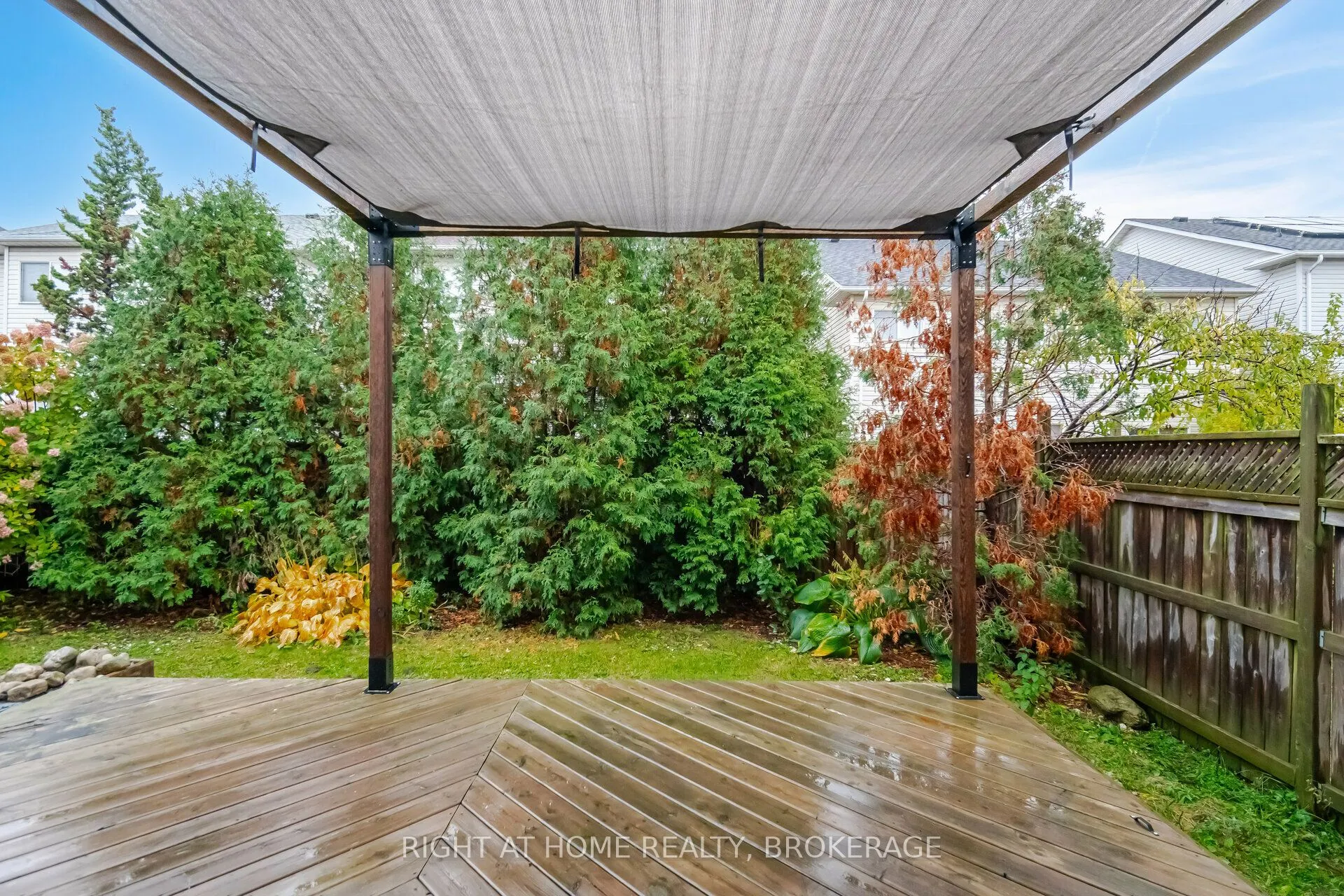 1190 Fox Crescent