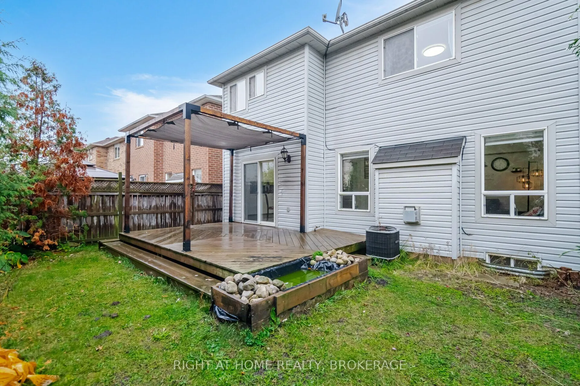 1190 Fox Crescent
