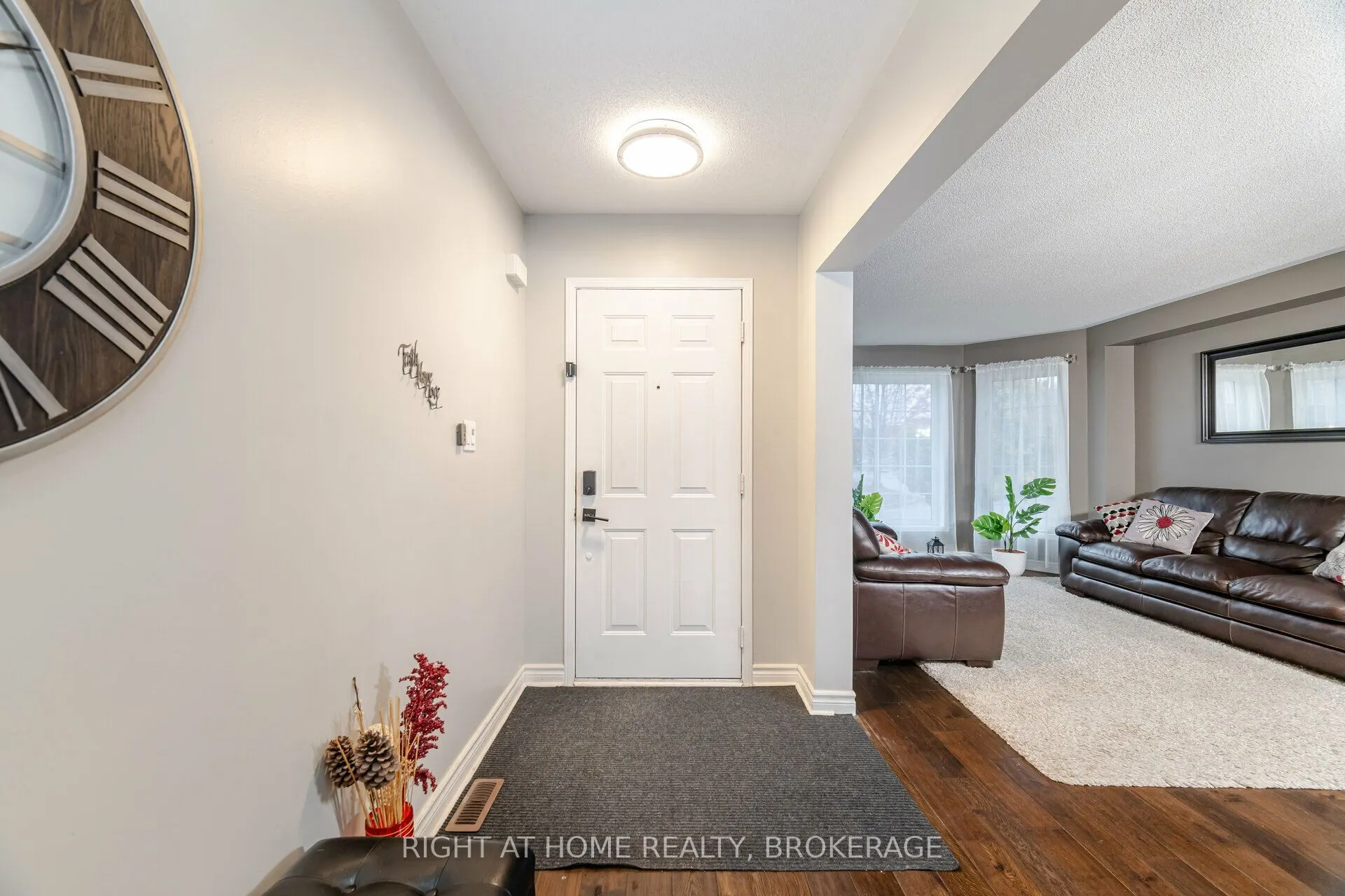 1190 Fox Crescent