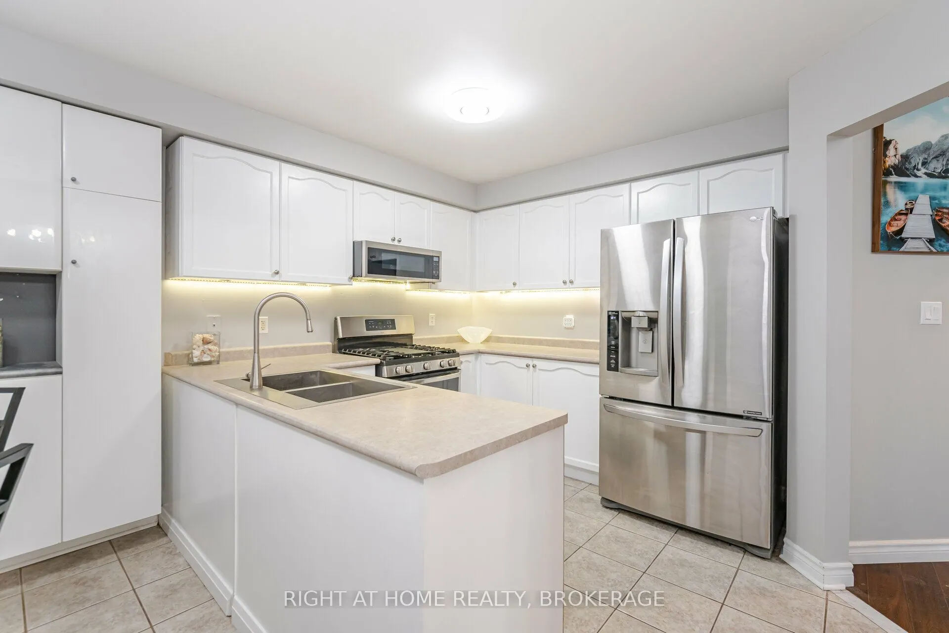 1190 Fox Crescent