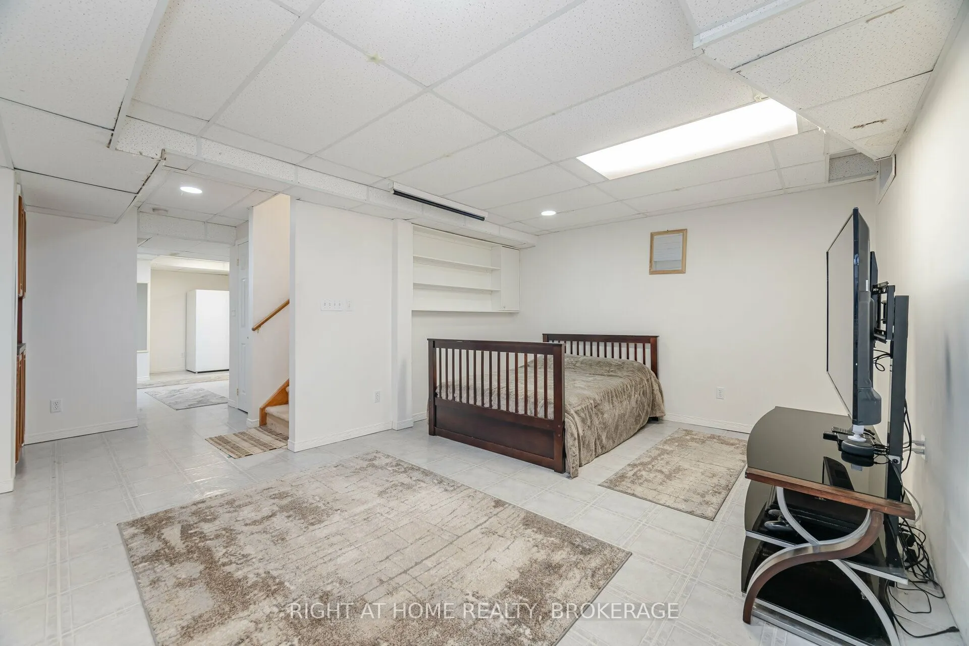 1190 Fox Crescent