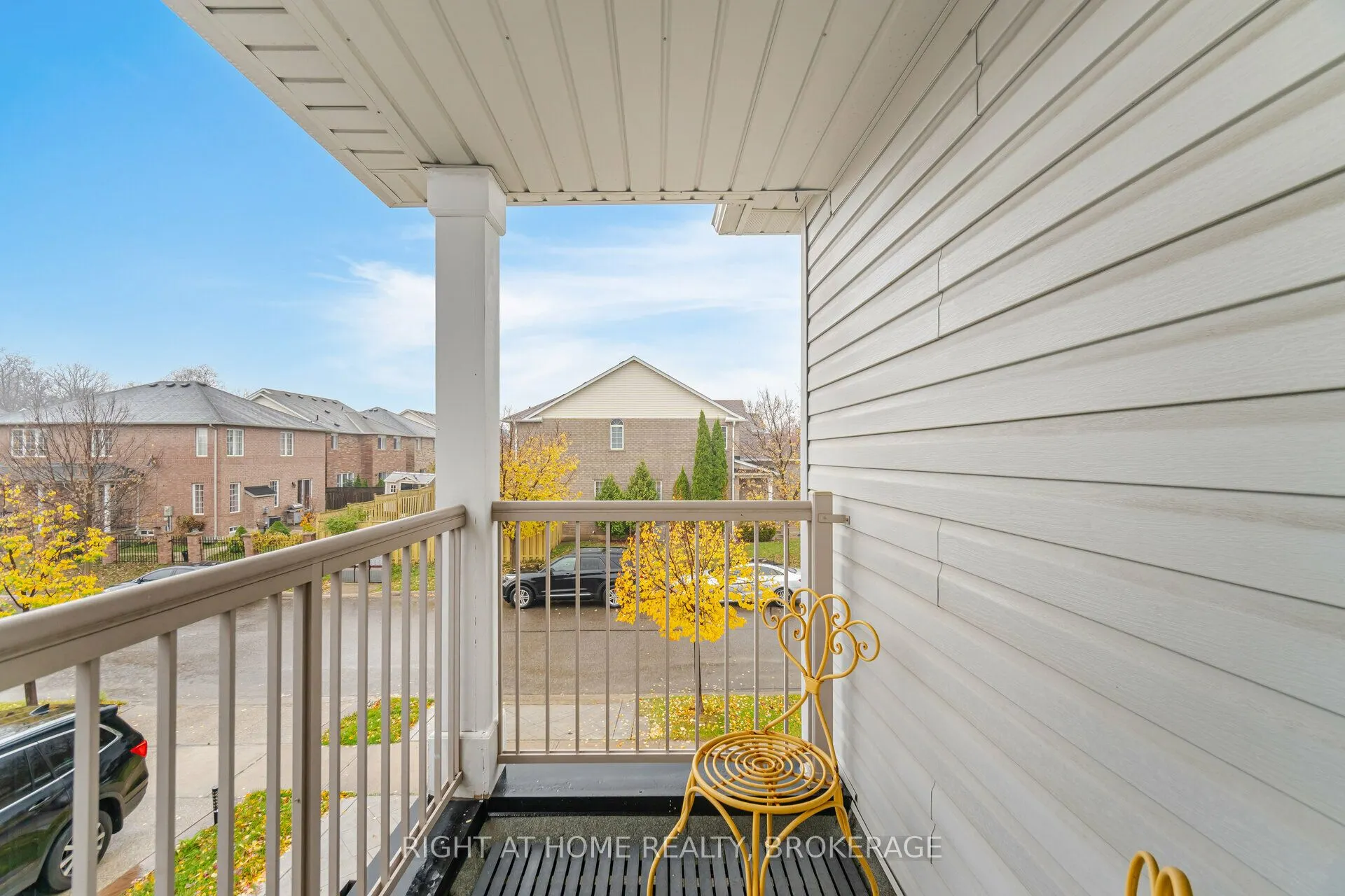 1190 Fox Crescent