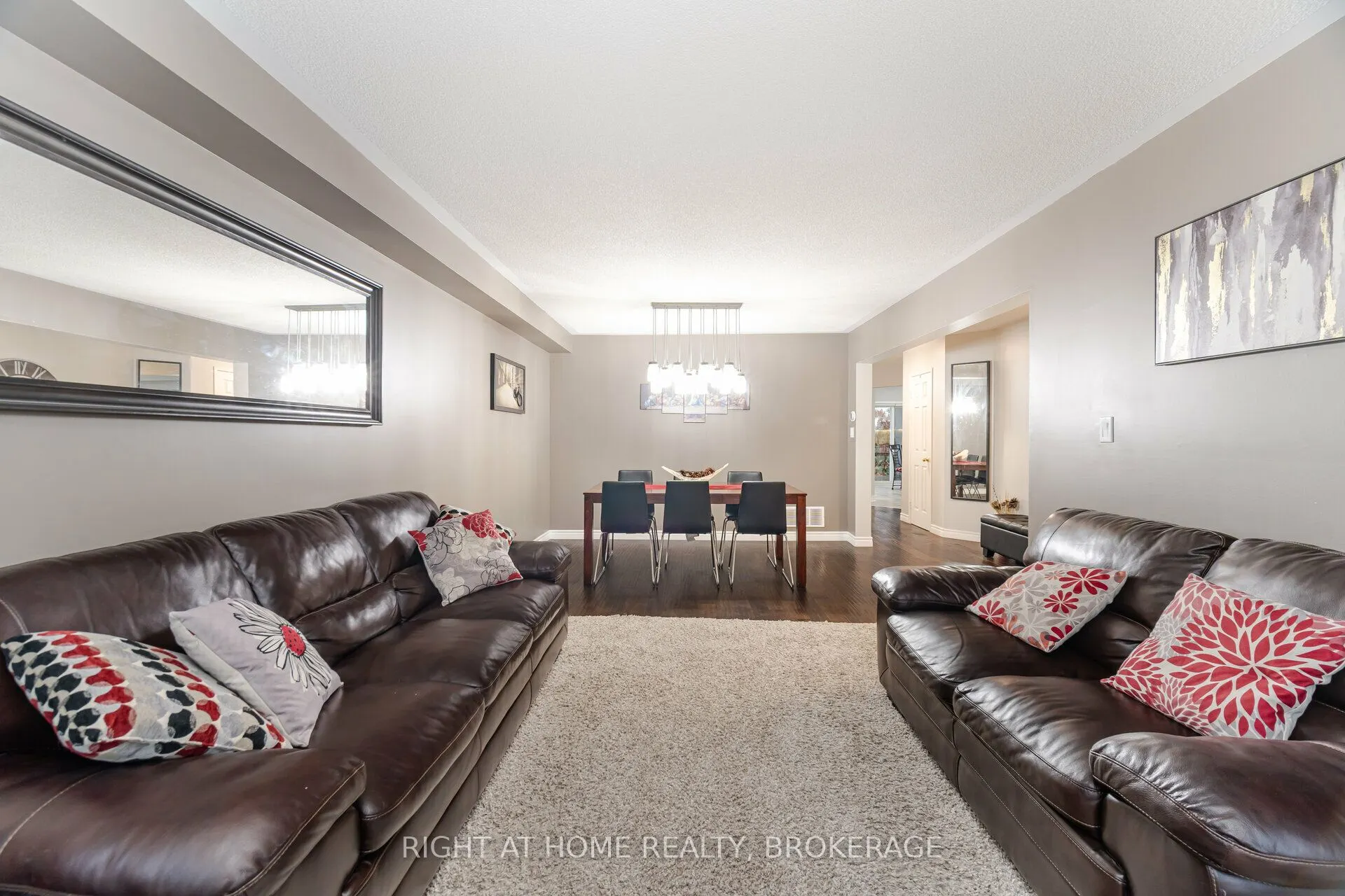 1190 Fox Crescent